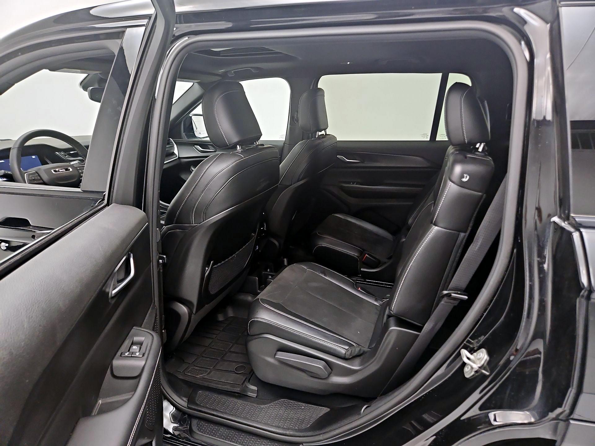 Thumbnail: 2023 Jeep Grand Cherokee L - 20