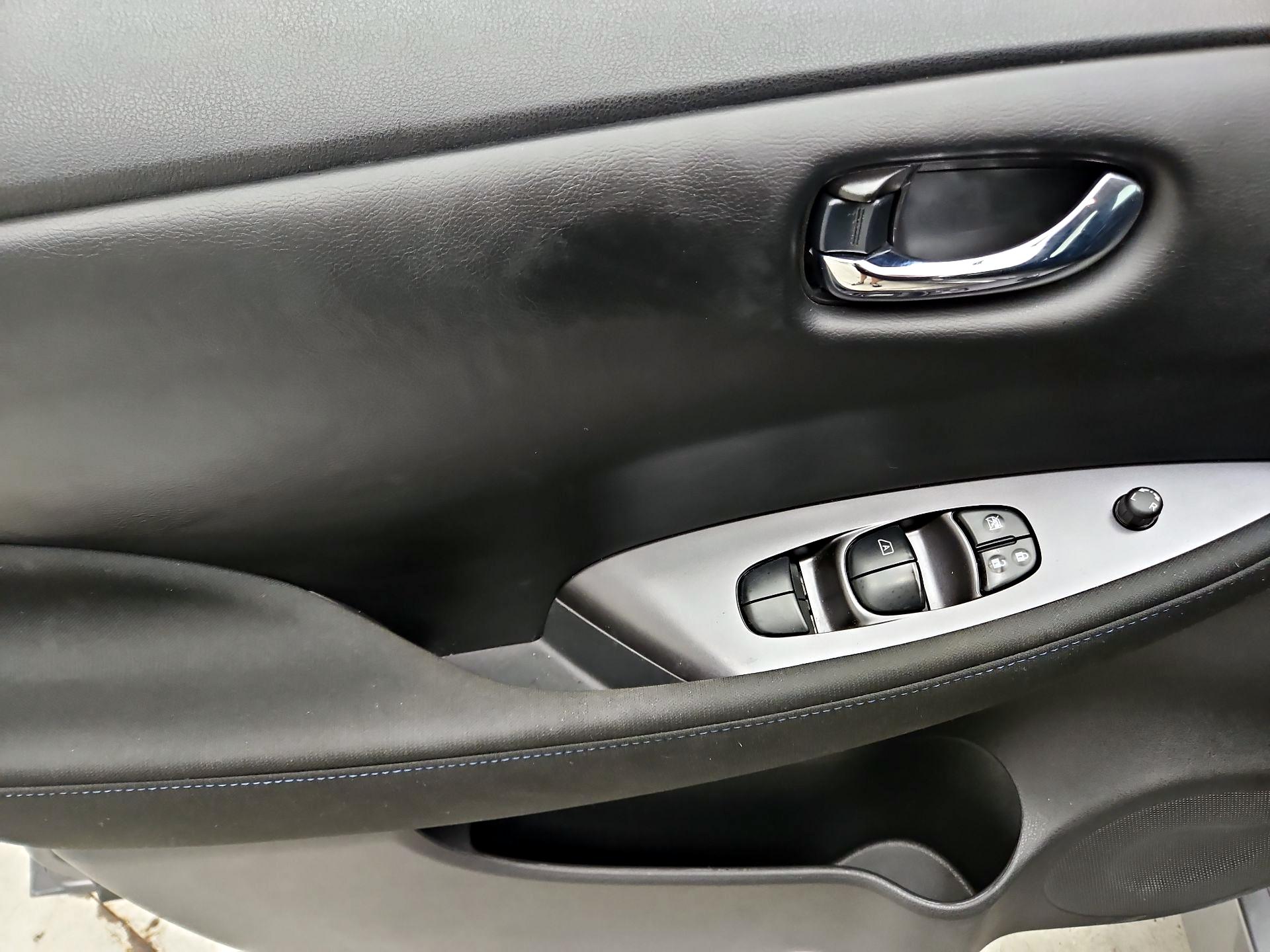 Thumbnail: 2025 Nissan Leaf - 12