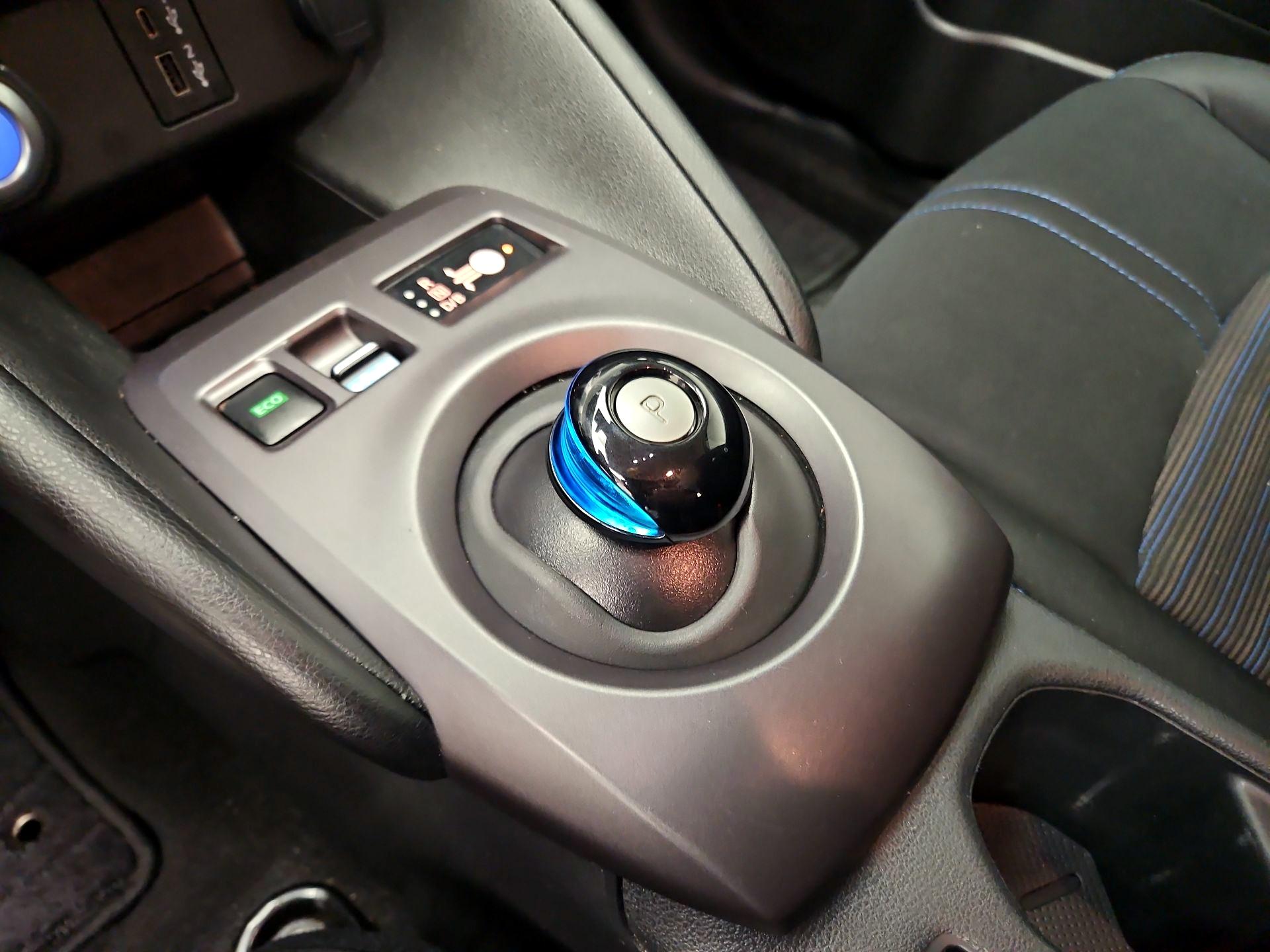 Thumbnail: 2025 Nissan Leaf - 17