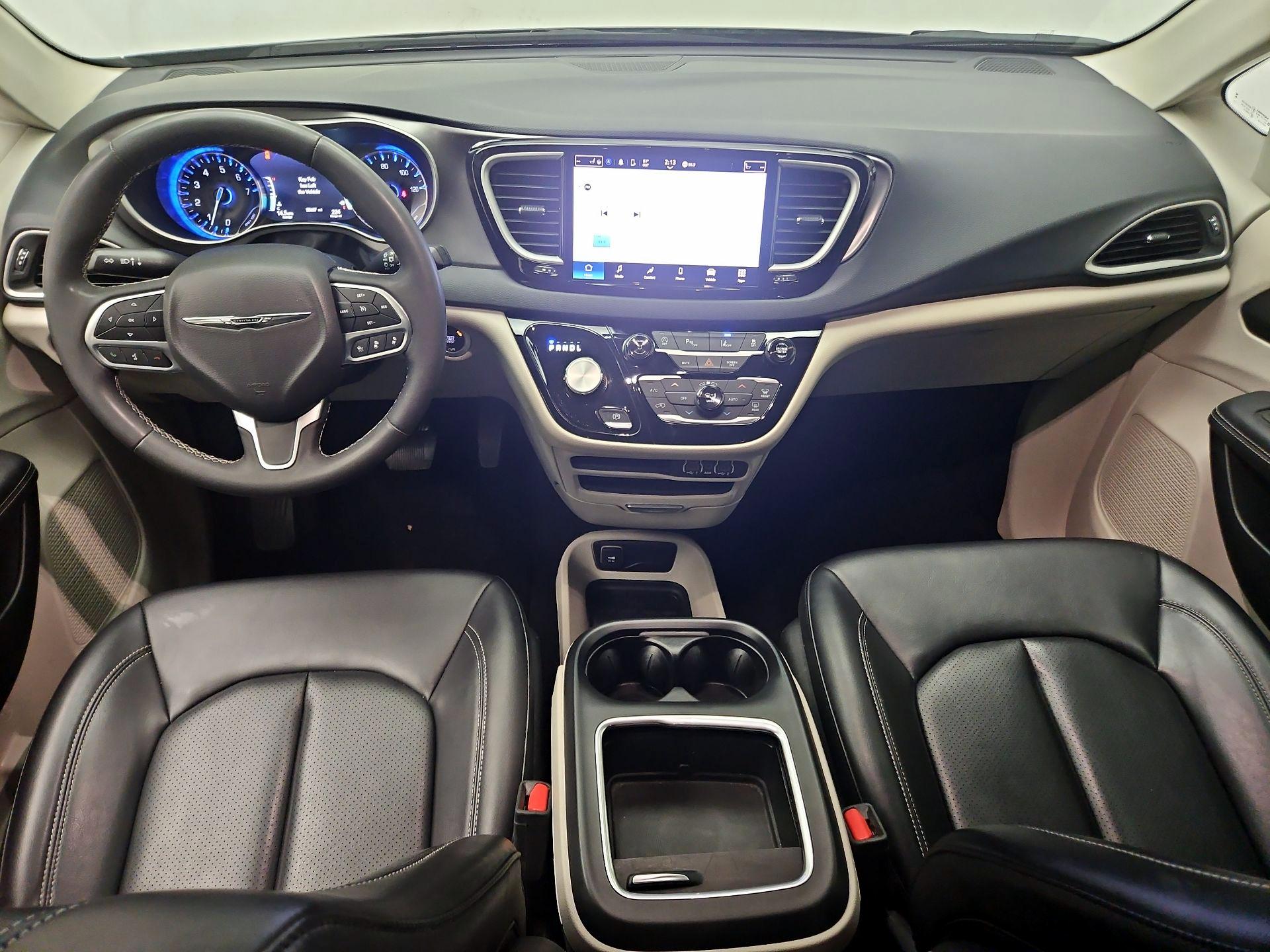 Thumbnail: 2023 Chrysler Pacifica - 9