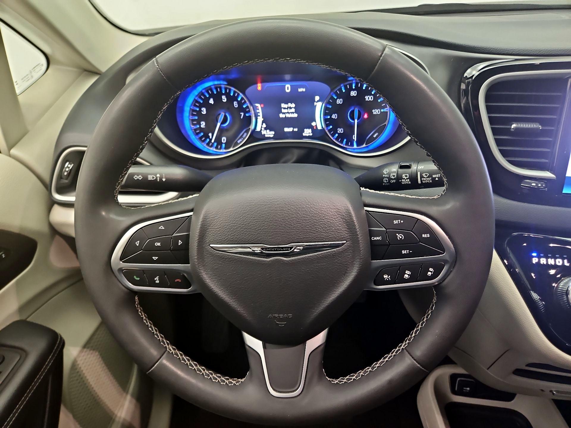 Thumbnail: 2023 Chrysler Pacifica - 10