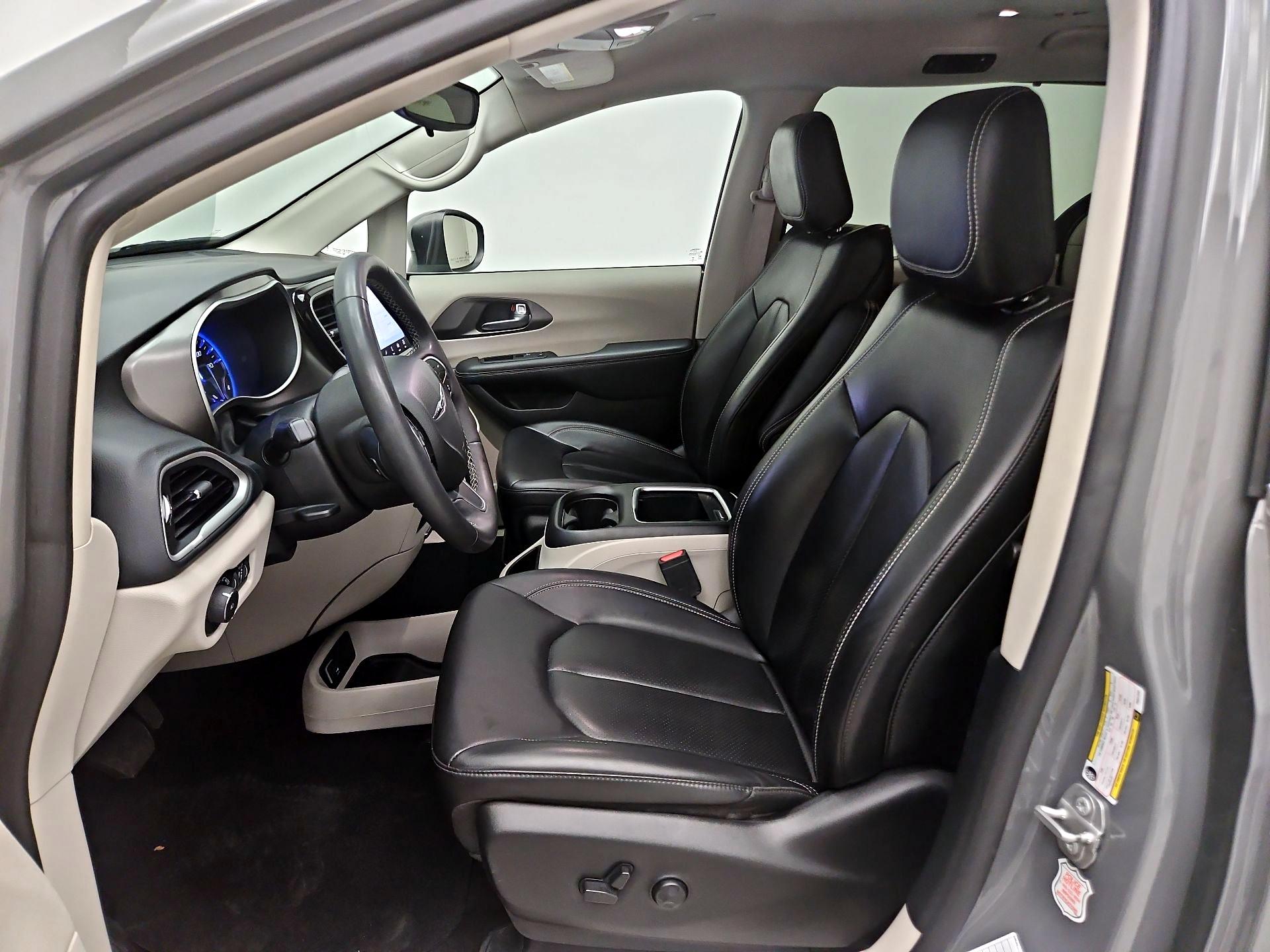 Thumbnail: 2023 Chrysler Pacifica - 11
