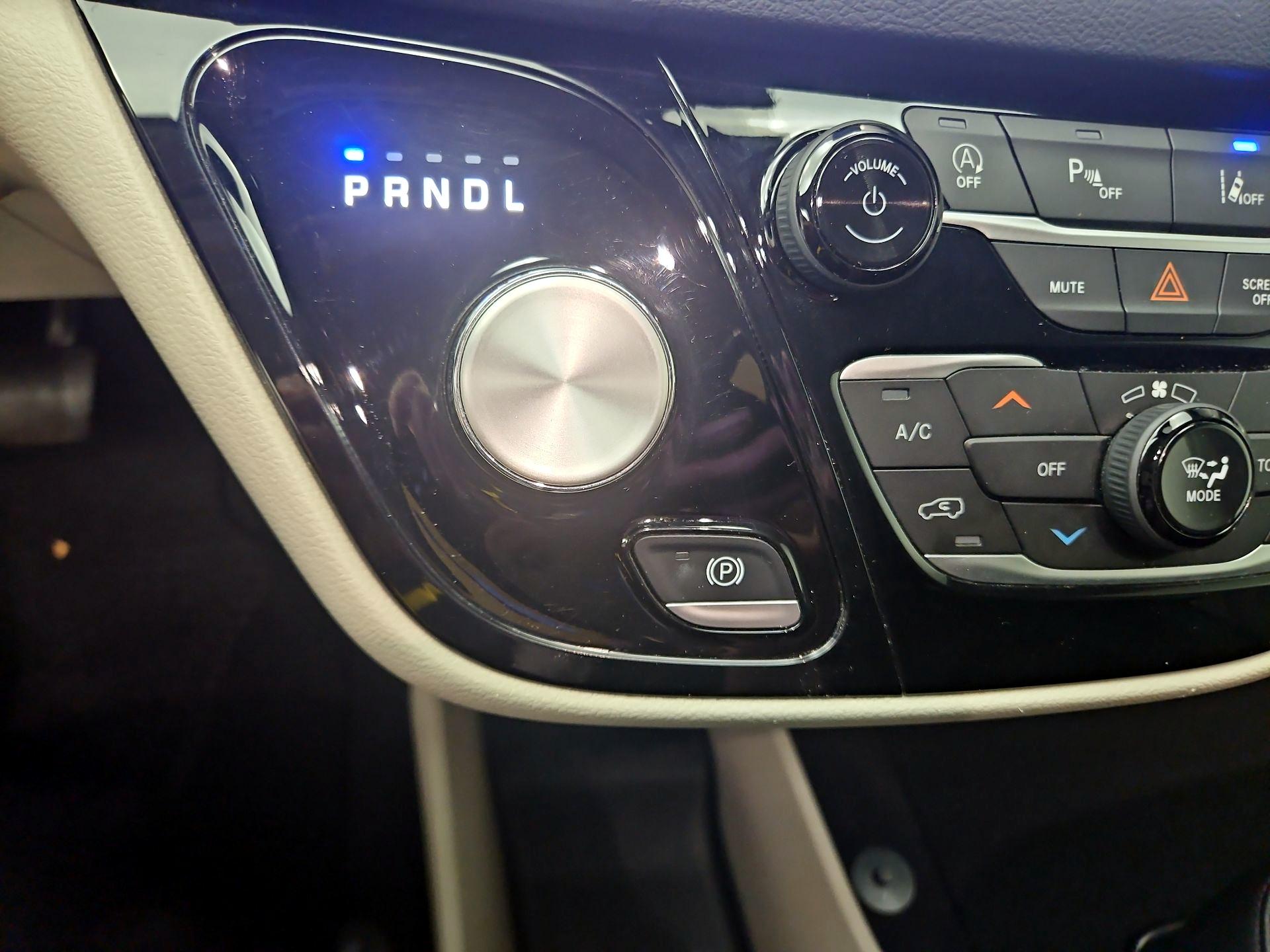 Thumbnail: 2023 Chrysler Pacifica - 17