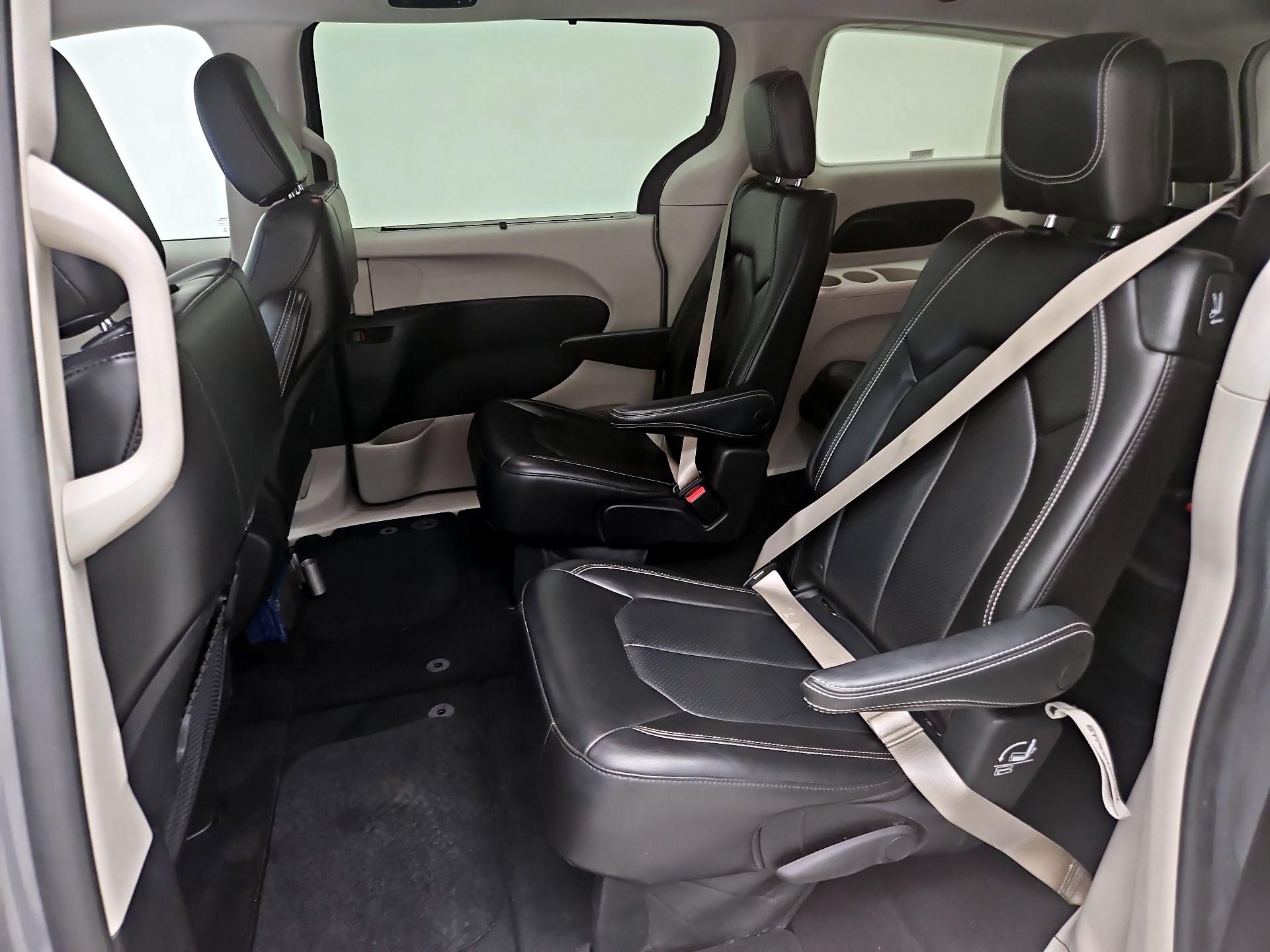 Thumbnail: 2023 Chrysler Pacifica - 19