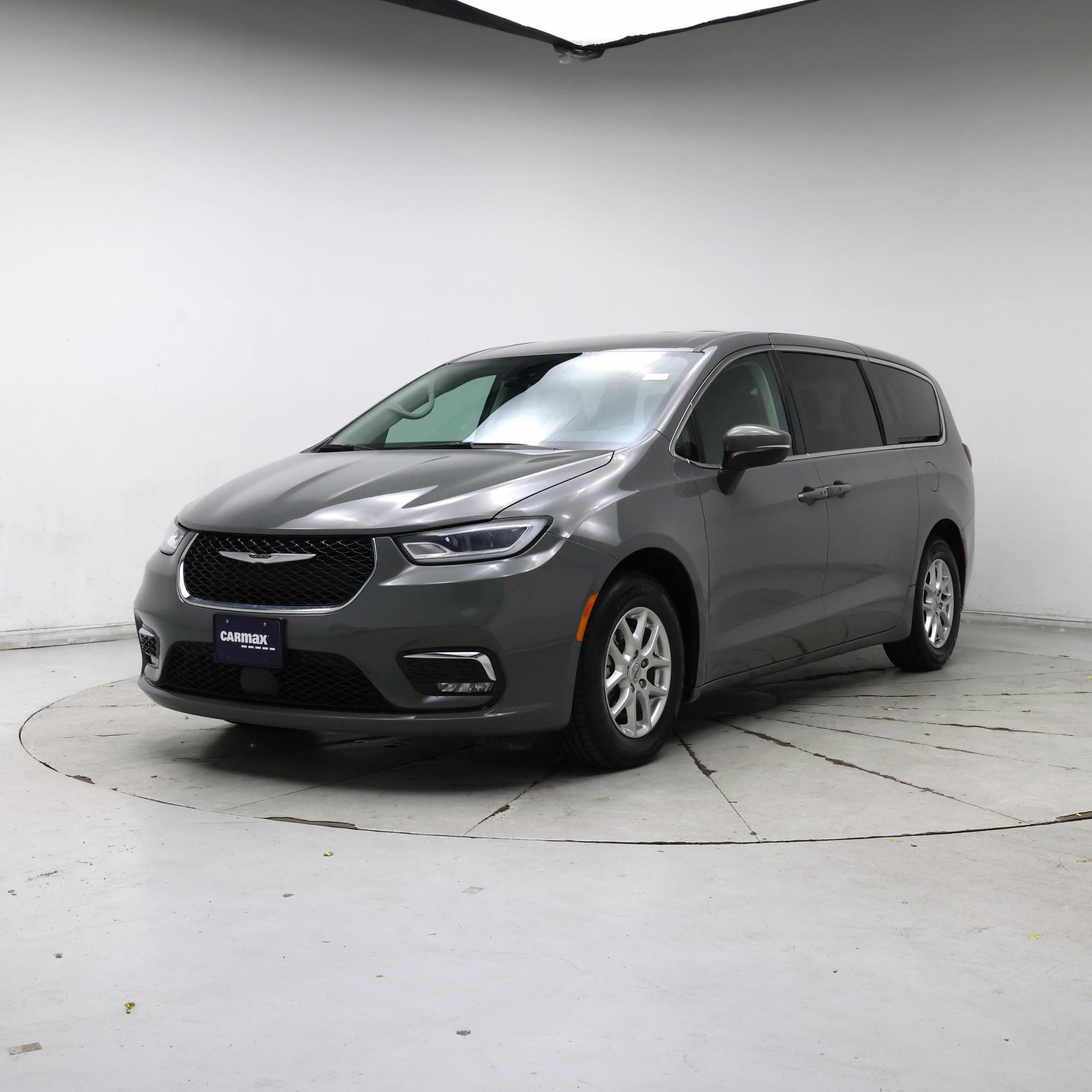 Thumbnail: 2023 Chrysler Pacifica - 4