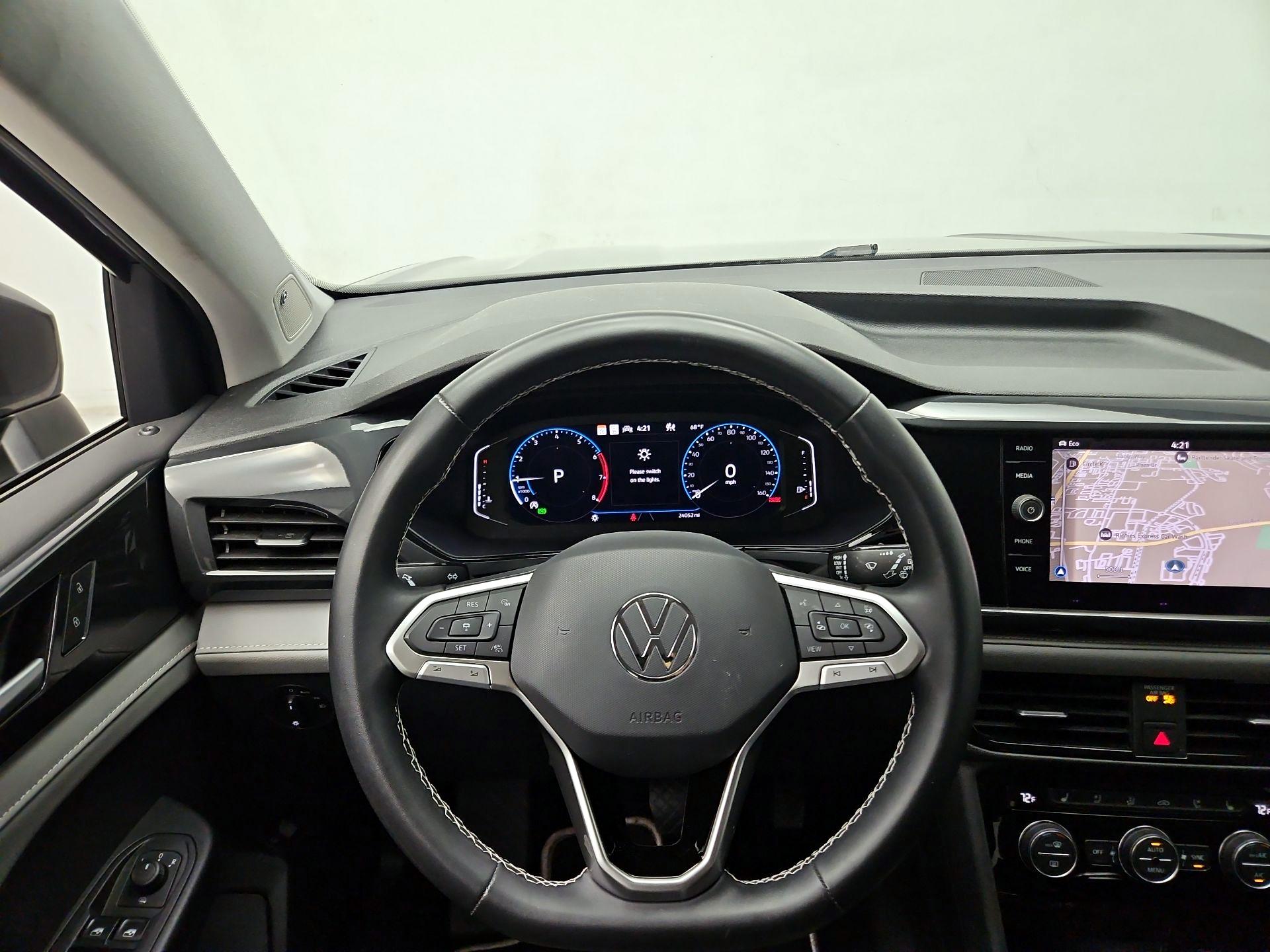 Thumbnail: 2022 Volkswagen Taos - 10