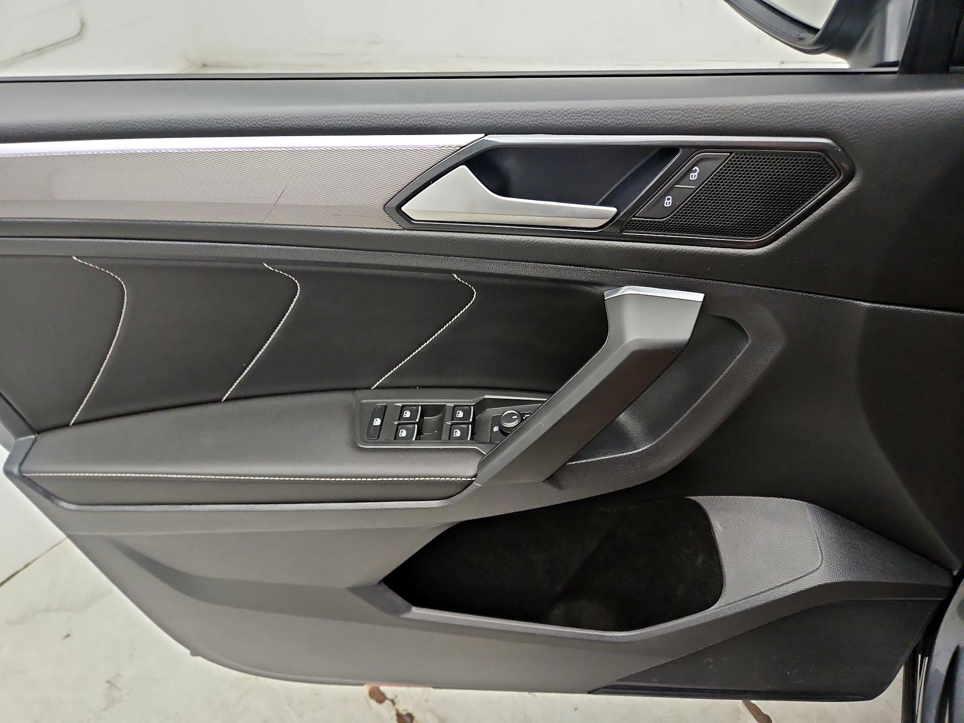 Thumbnail: 2023 Volkswagen Tiguan - 12