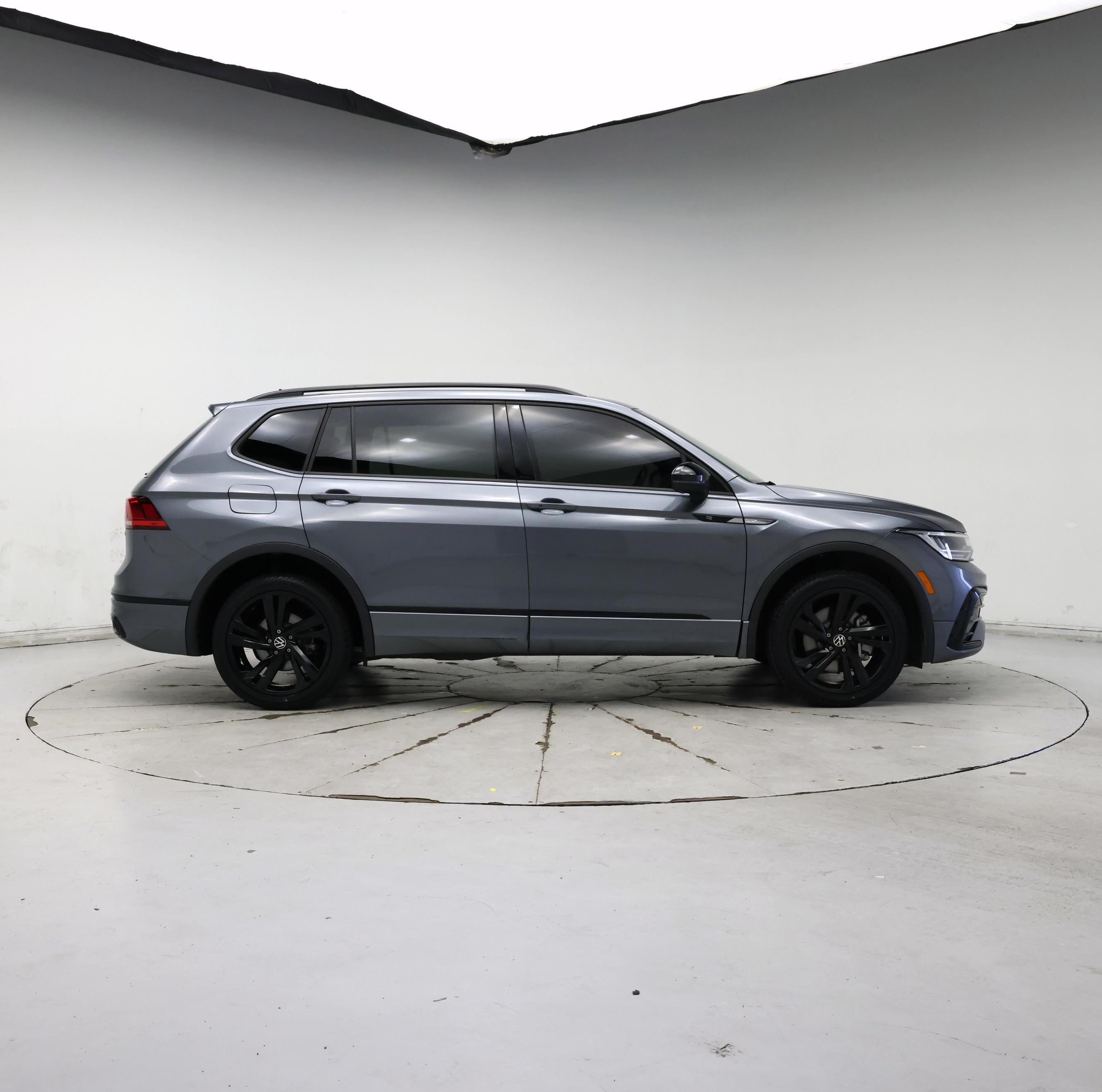 Thumbnail: 2023 Volkswagen Tiguan - 7