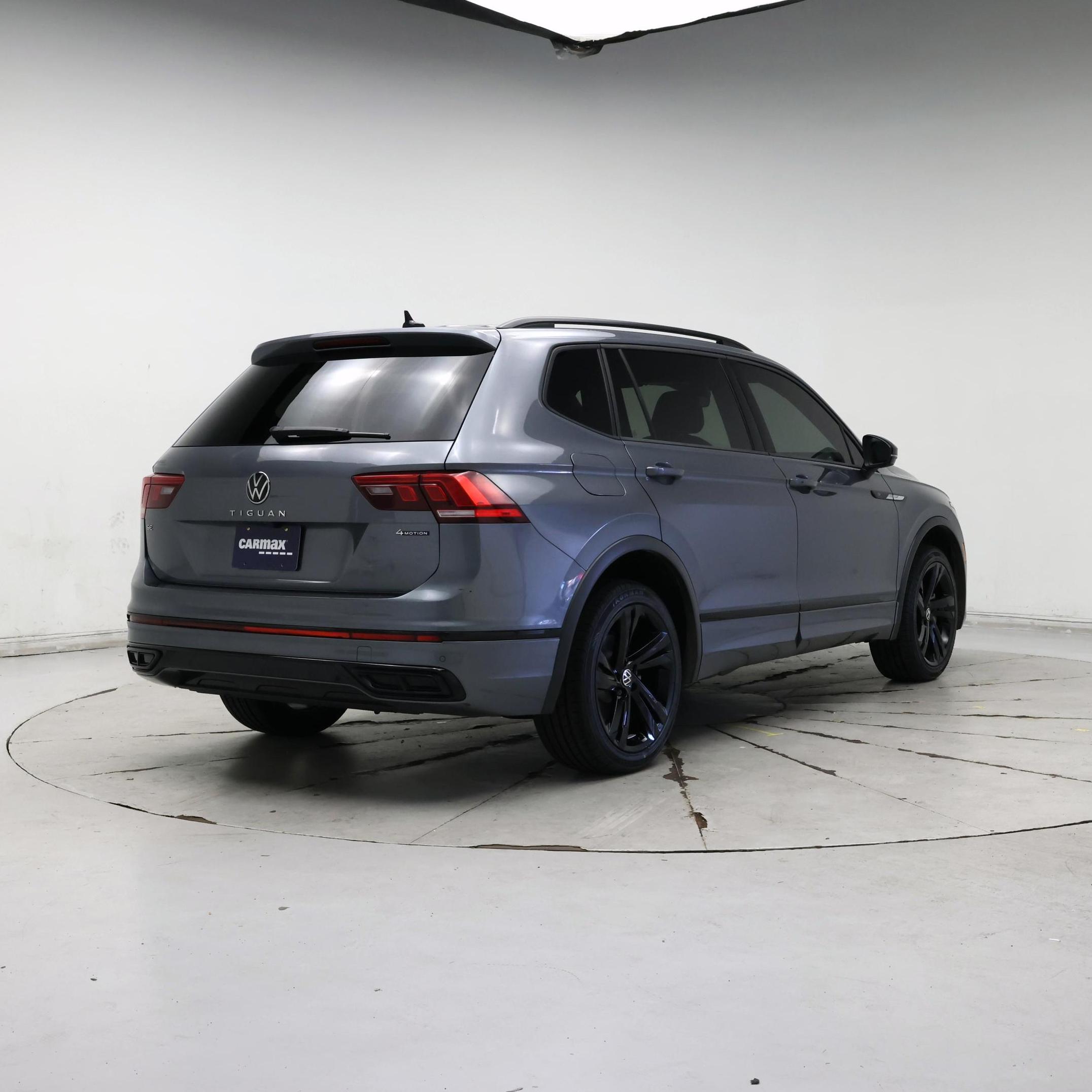 Thumbnail: 2023 Volkswagen Tiguan - 8