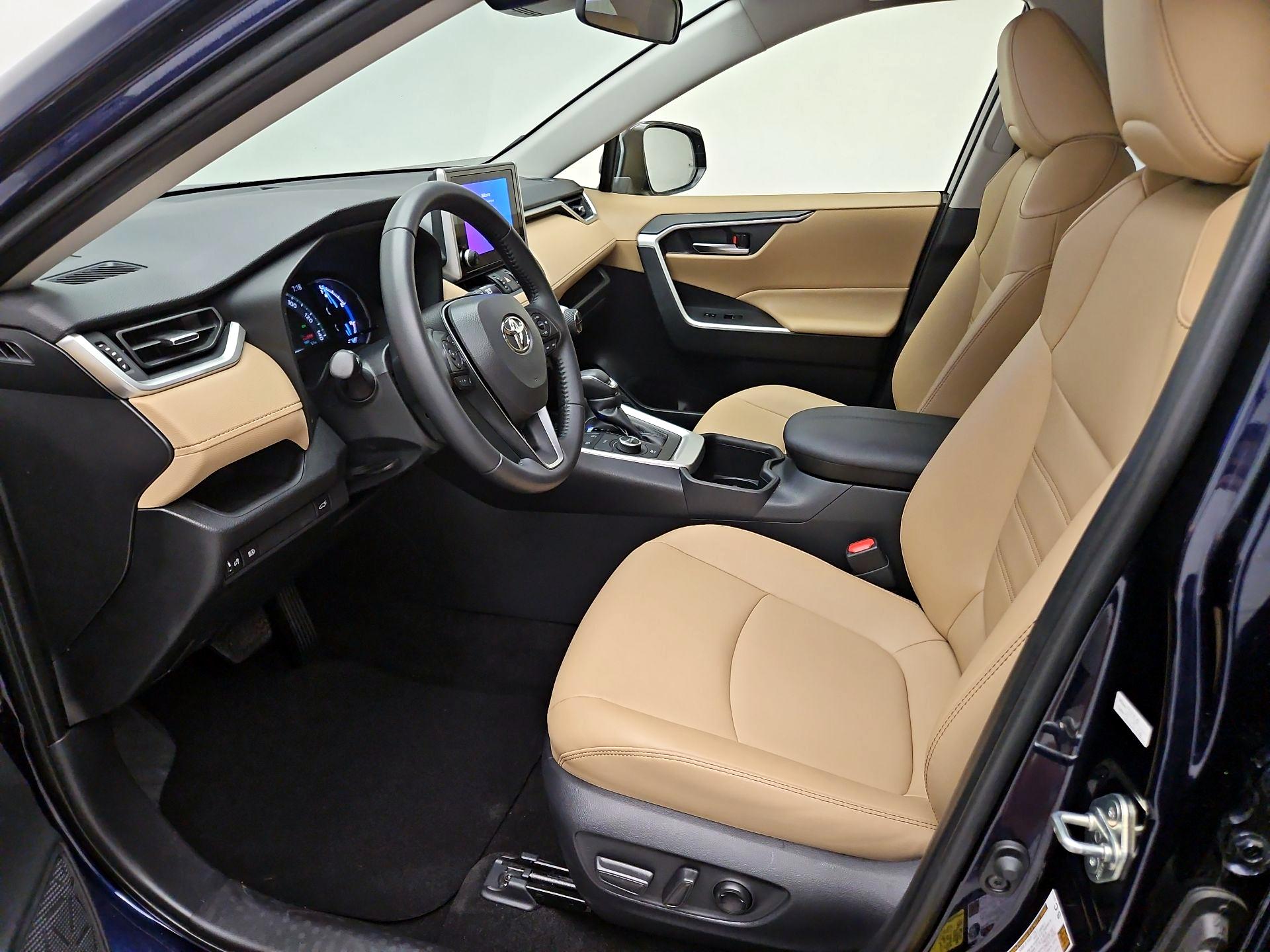 Thumbnail: 2025 Toyota RAV4 - 11