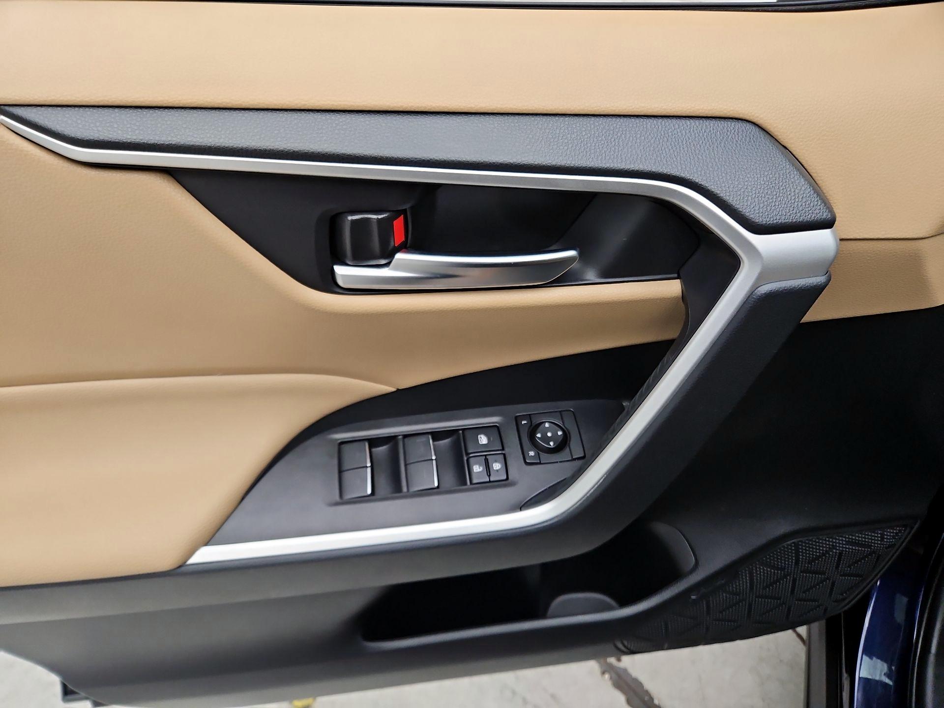 Thumbnail: 2025 Toyota RAV4 - 12