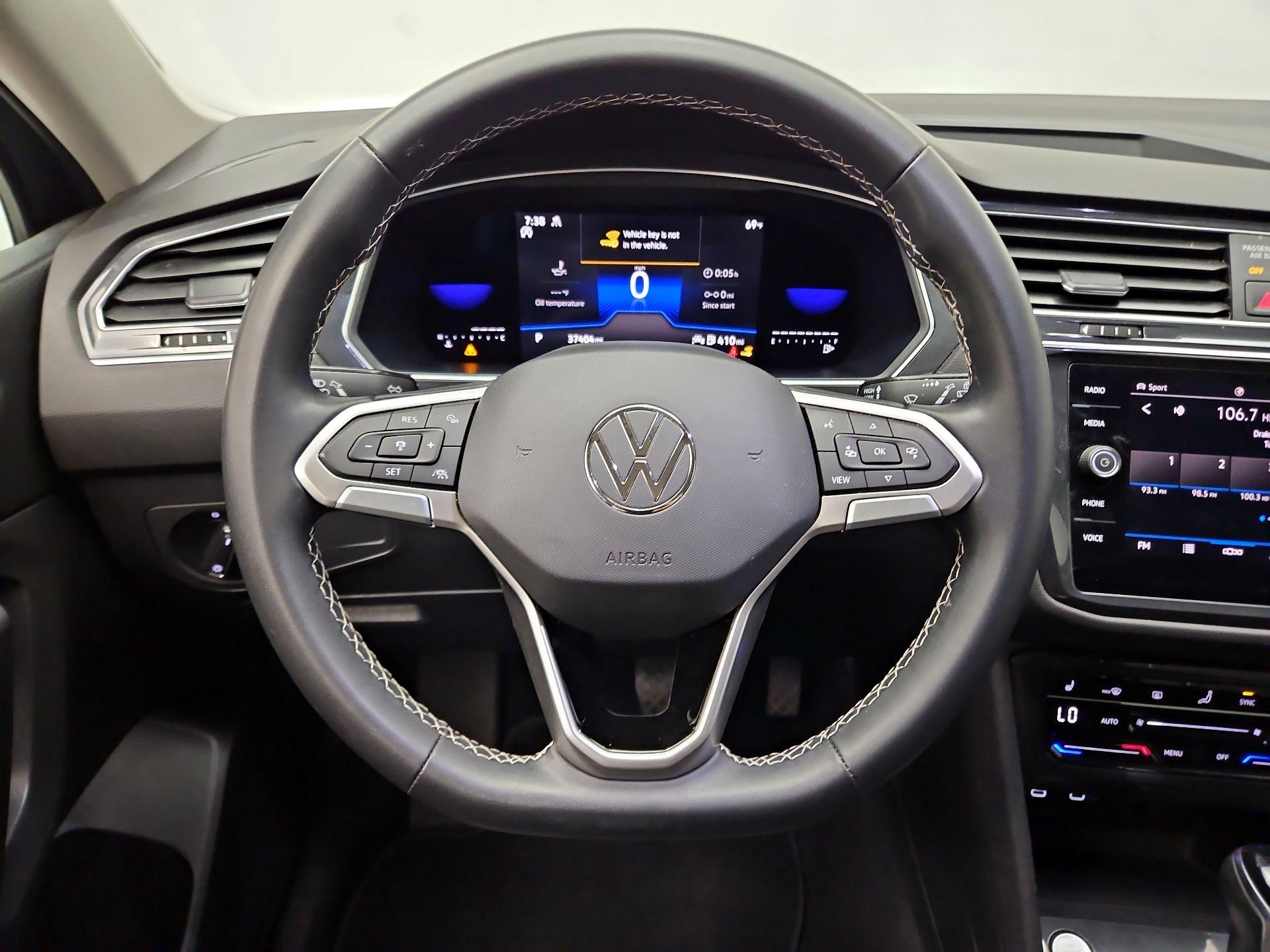 Thumbnail: 2023 Volkswagen Tiguan - 10