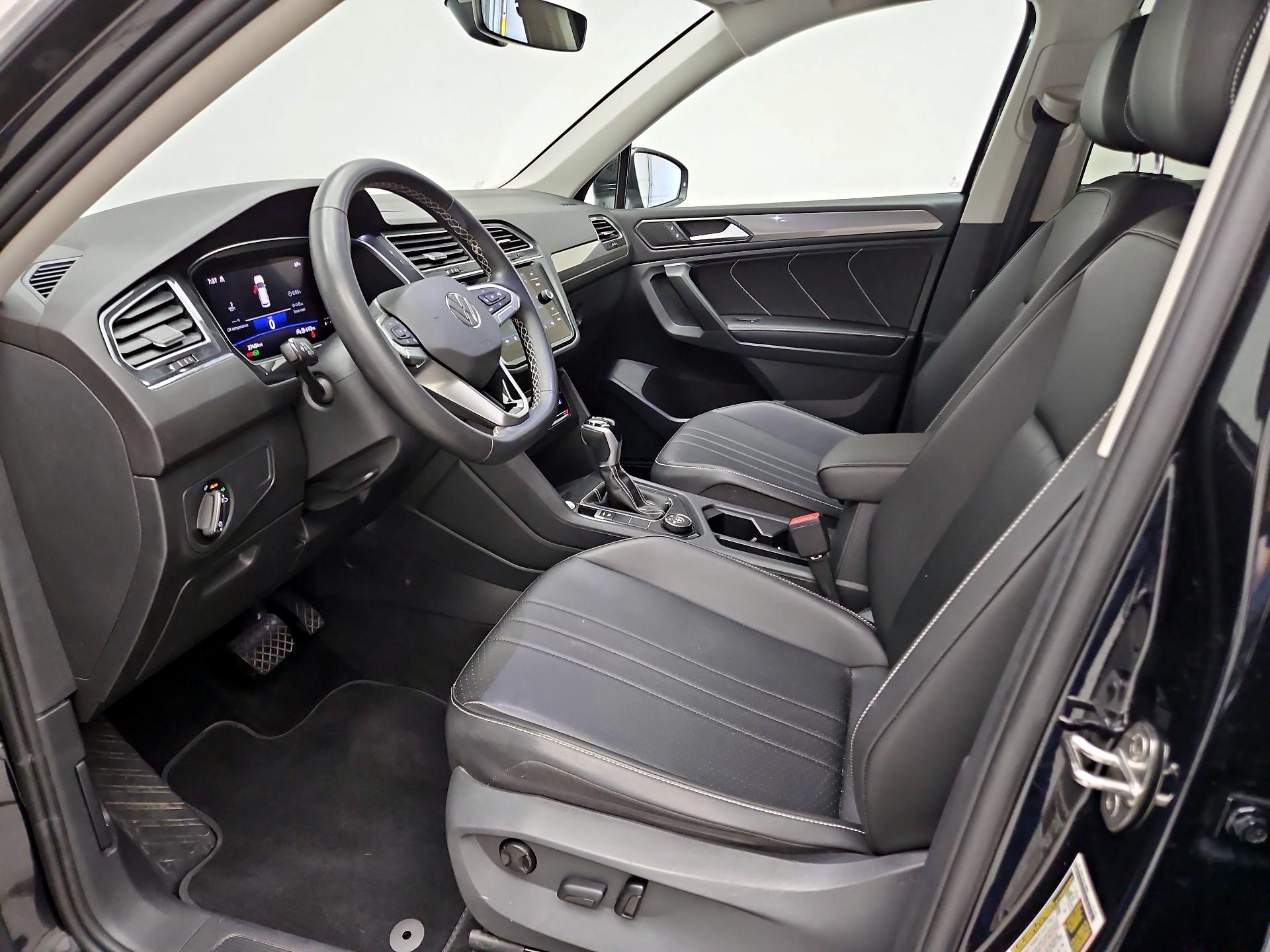 Thumbnail: 2023 Volkswagen Tiguan - 11
