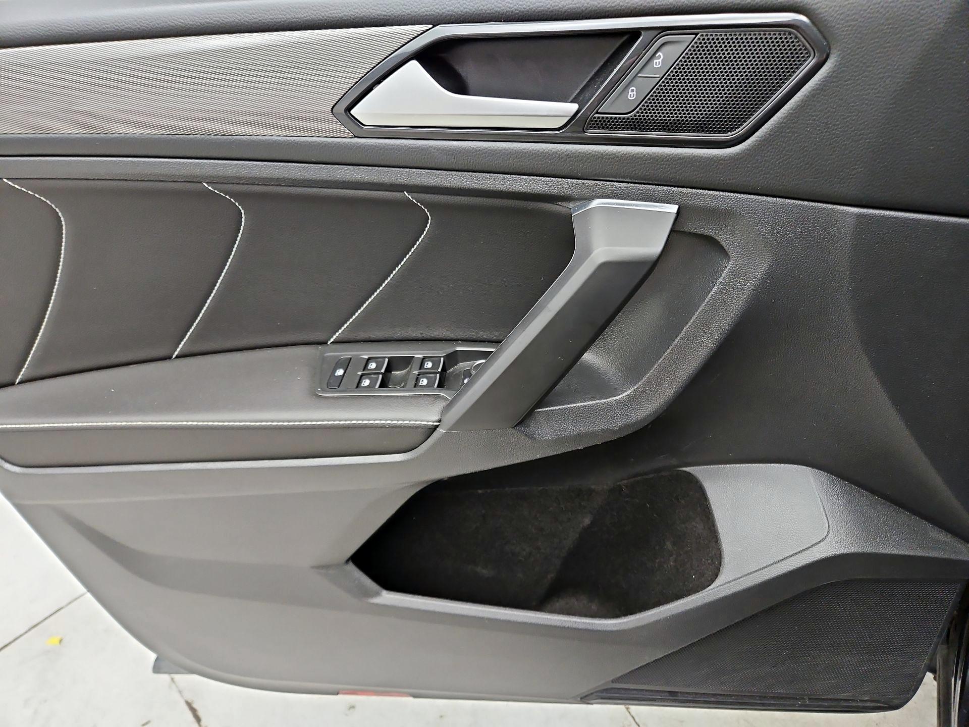 Thumbnail: 2023 Volkswagen Tiguan - 12