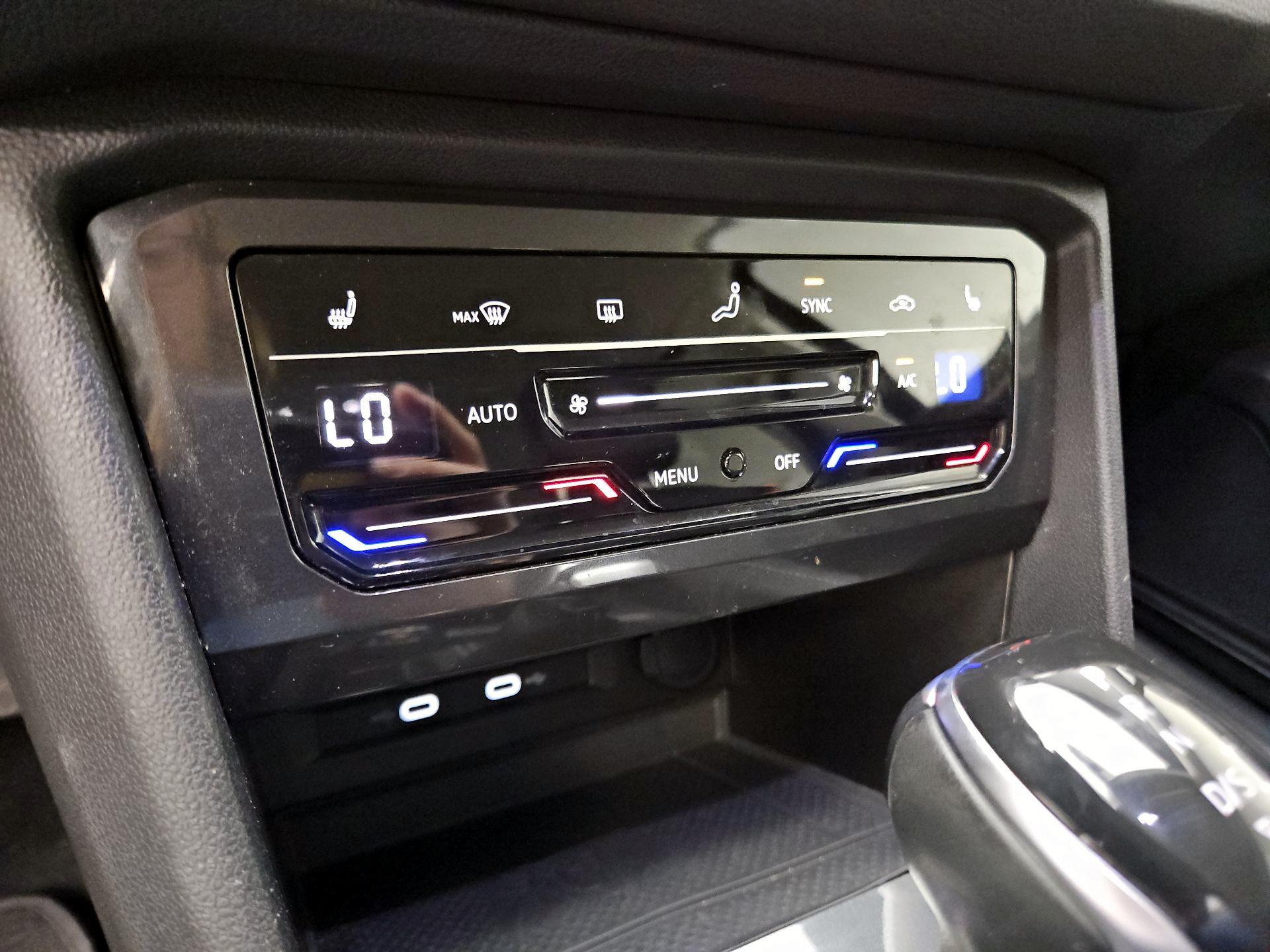 Thumbnail: 2023 Volkswagen Tiguan - 16