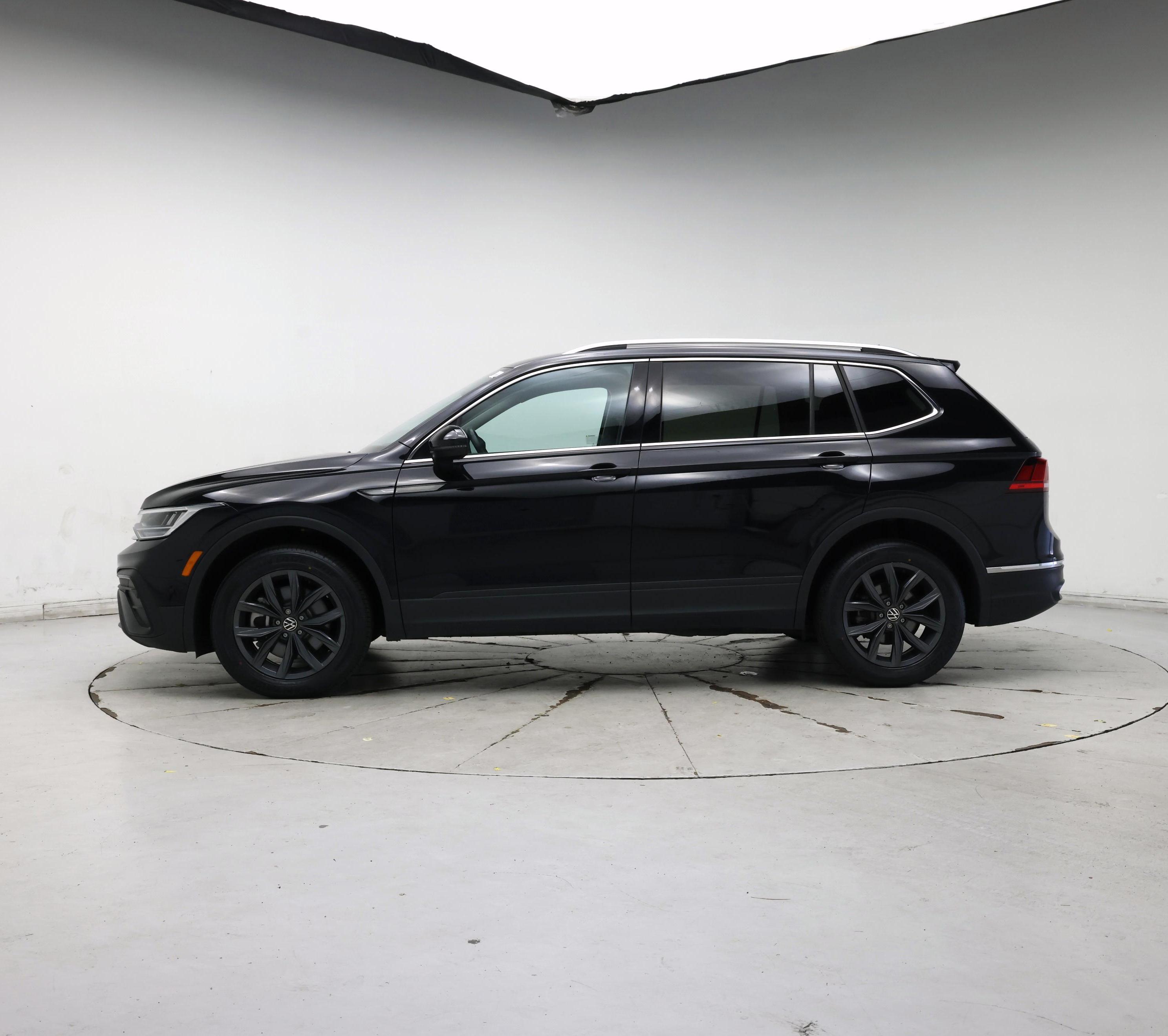 Thumbnail: 2023 Volkswagen Tiguan - 3