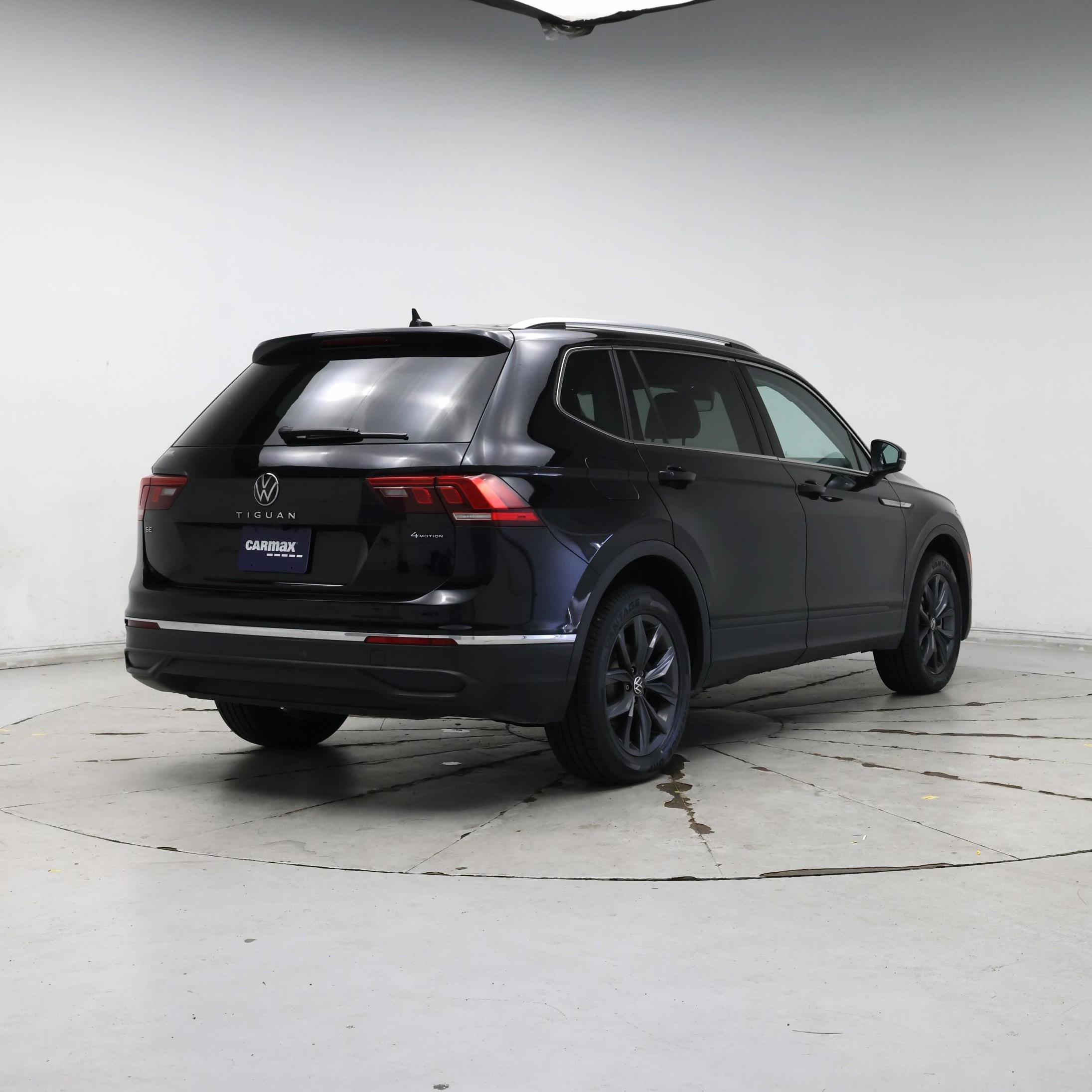 Thumbnail: 2023 Volkswagen Tiguan - 8