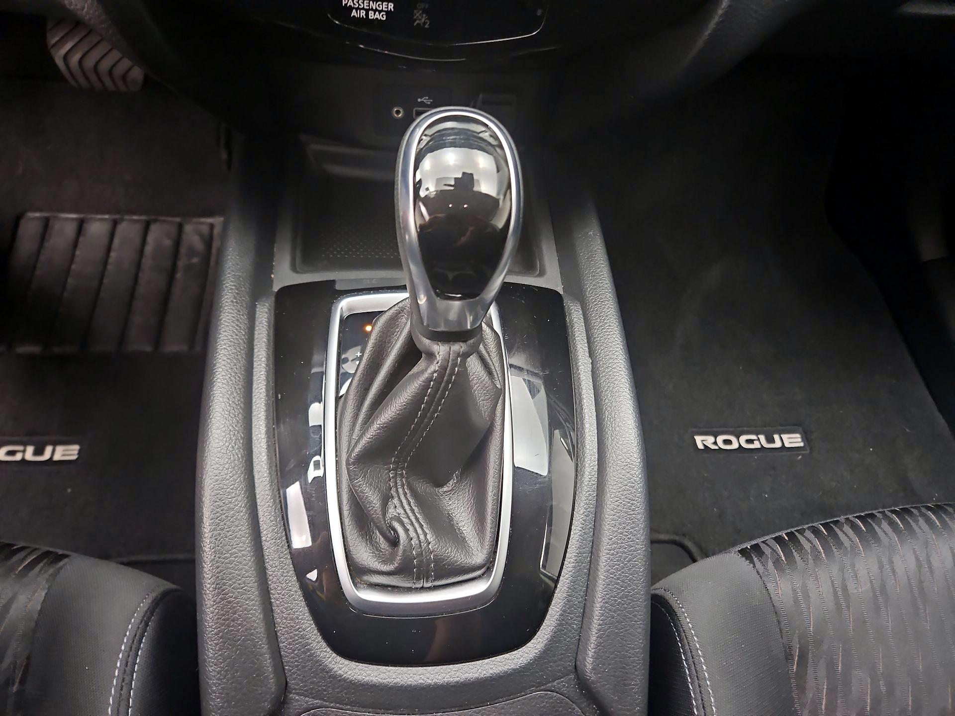 Thumbnail: 2020 Nissan Rogue - 17