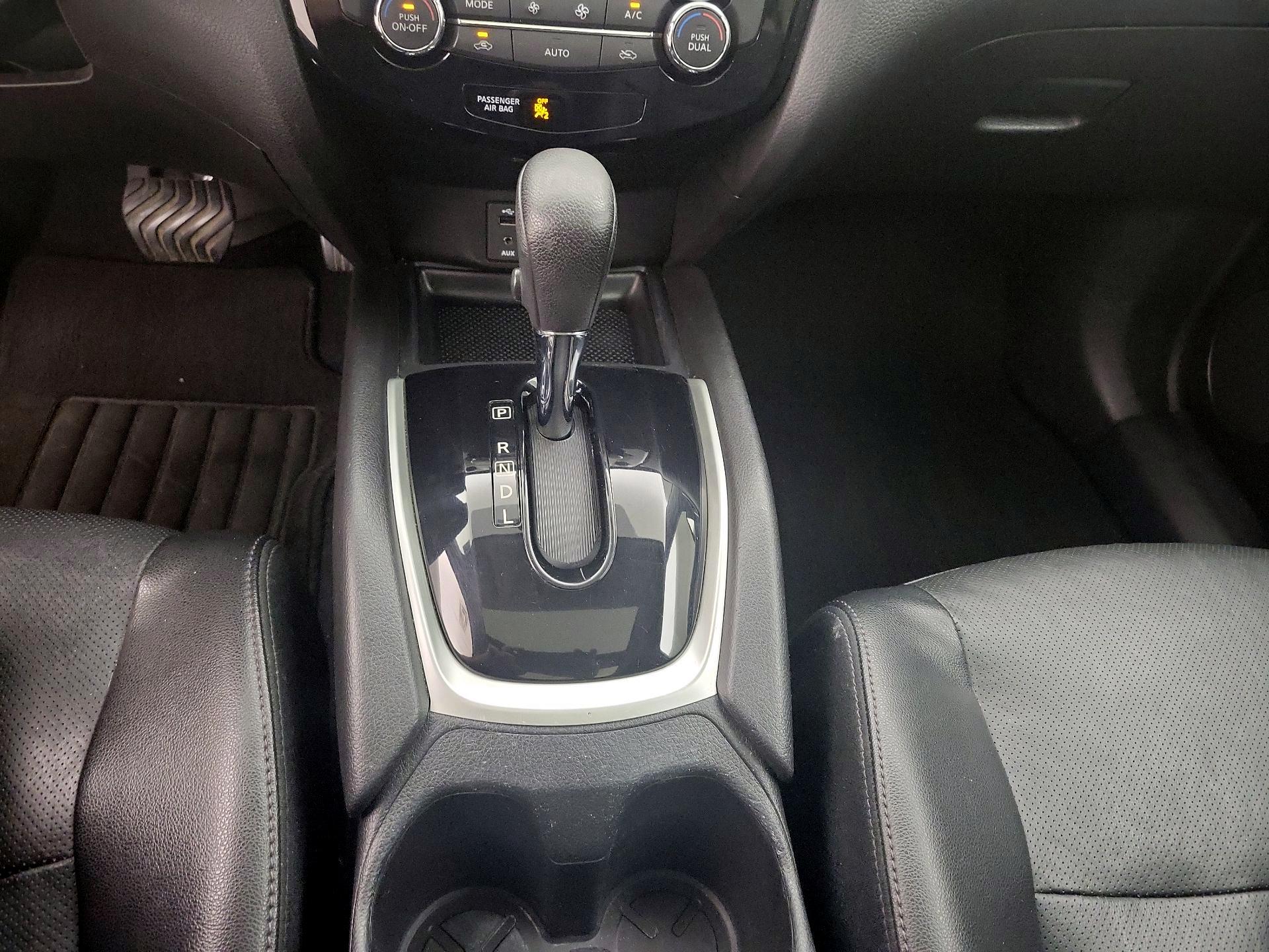 Thumbnail: 2015 Nissan Rogue - 17