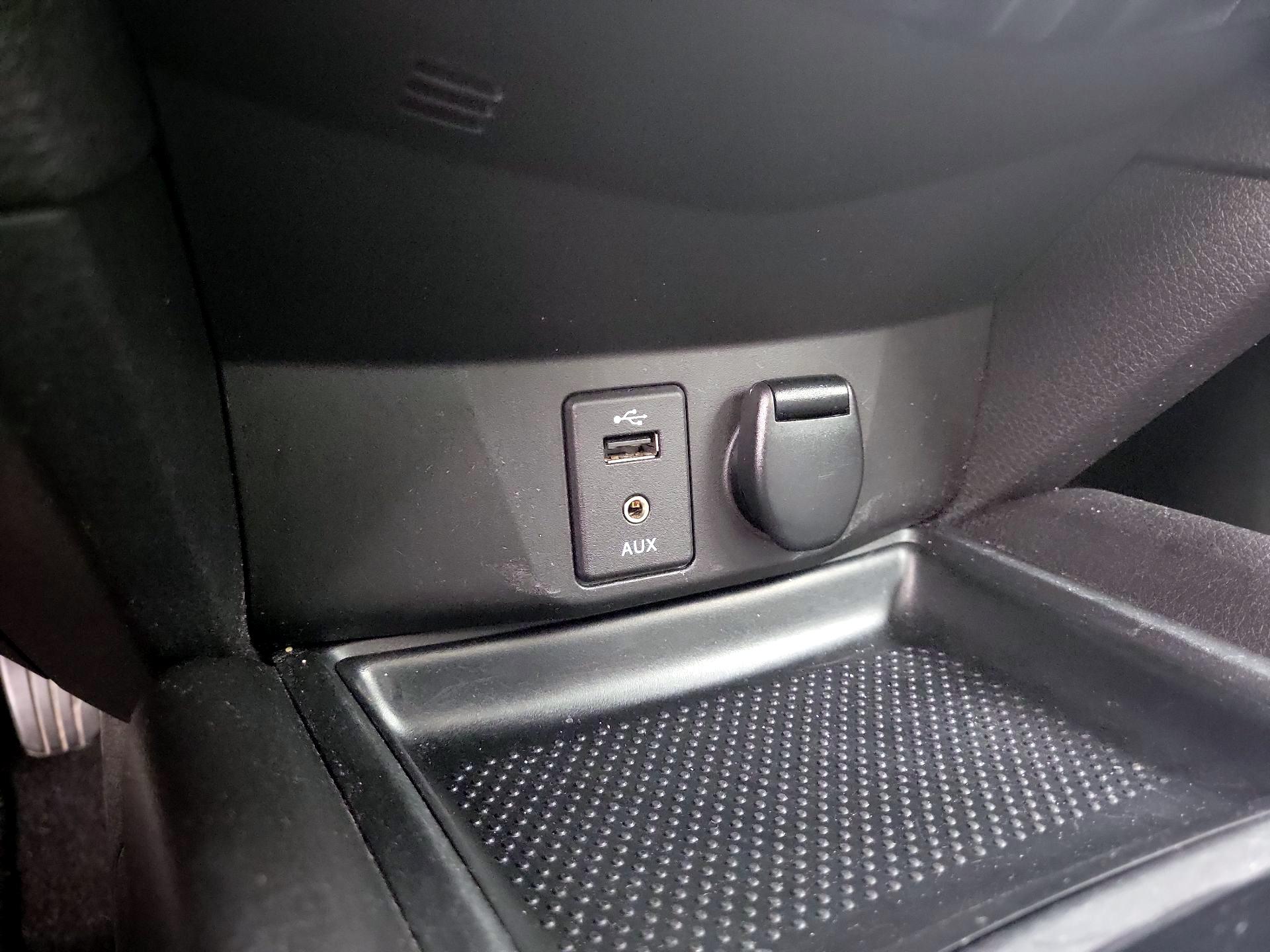 Thumbnail: 2015 Nissan Rogue - 18