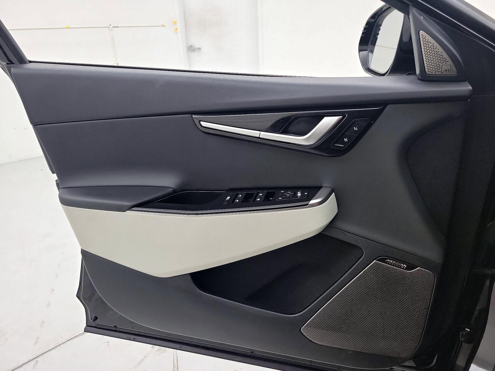 Thumbnail: 2023 Kia EV6 - 12