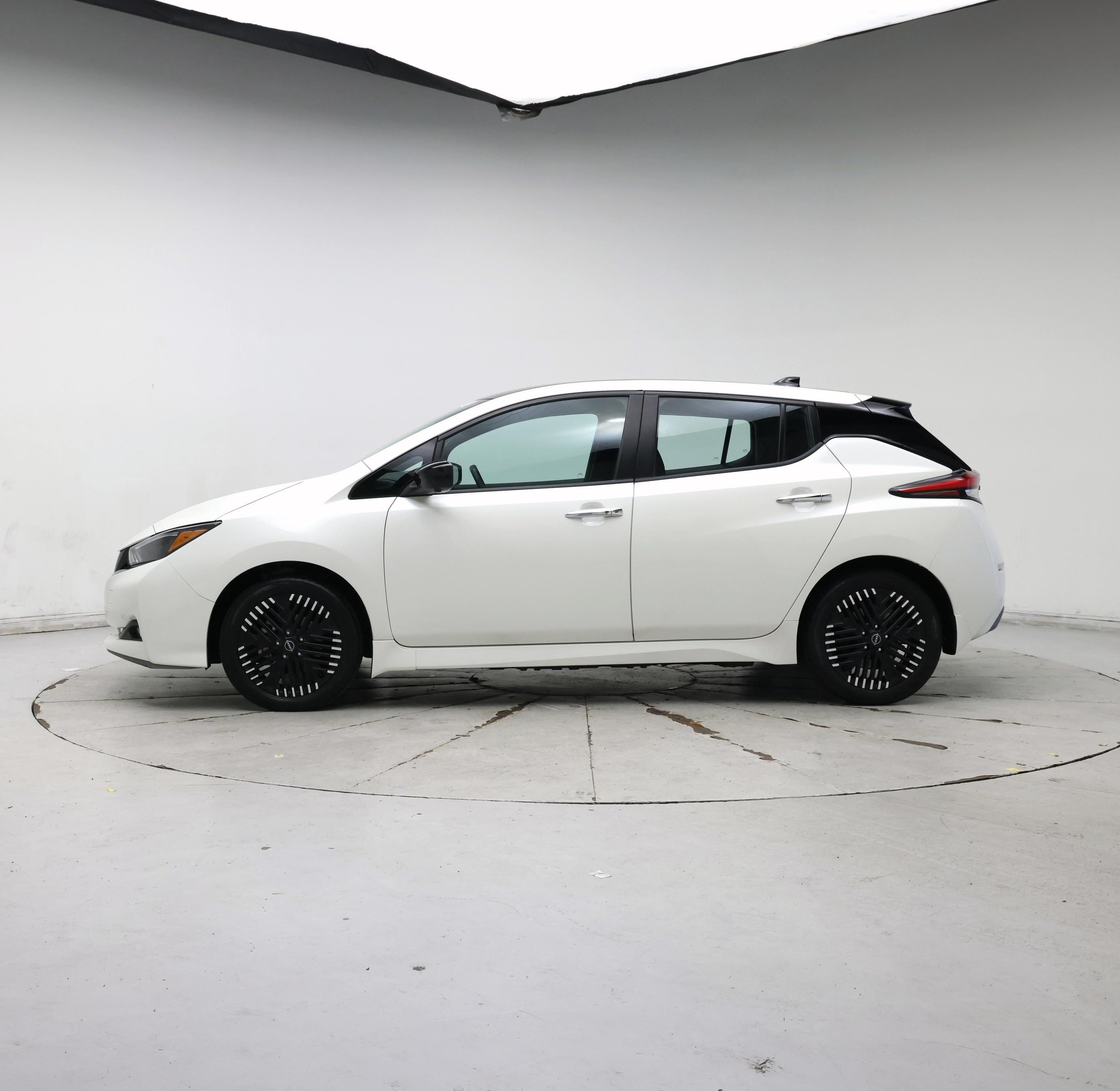 Thumbnail: 2024 Nissan Leaf - 3