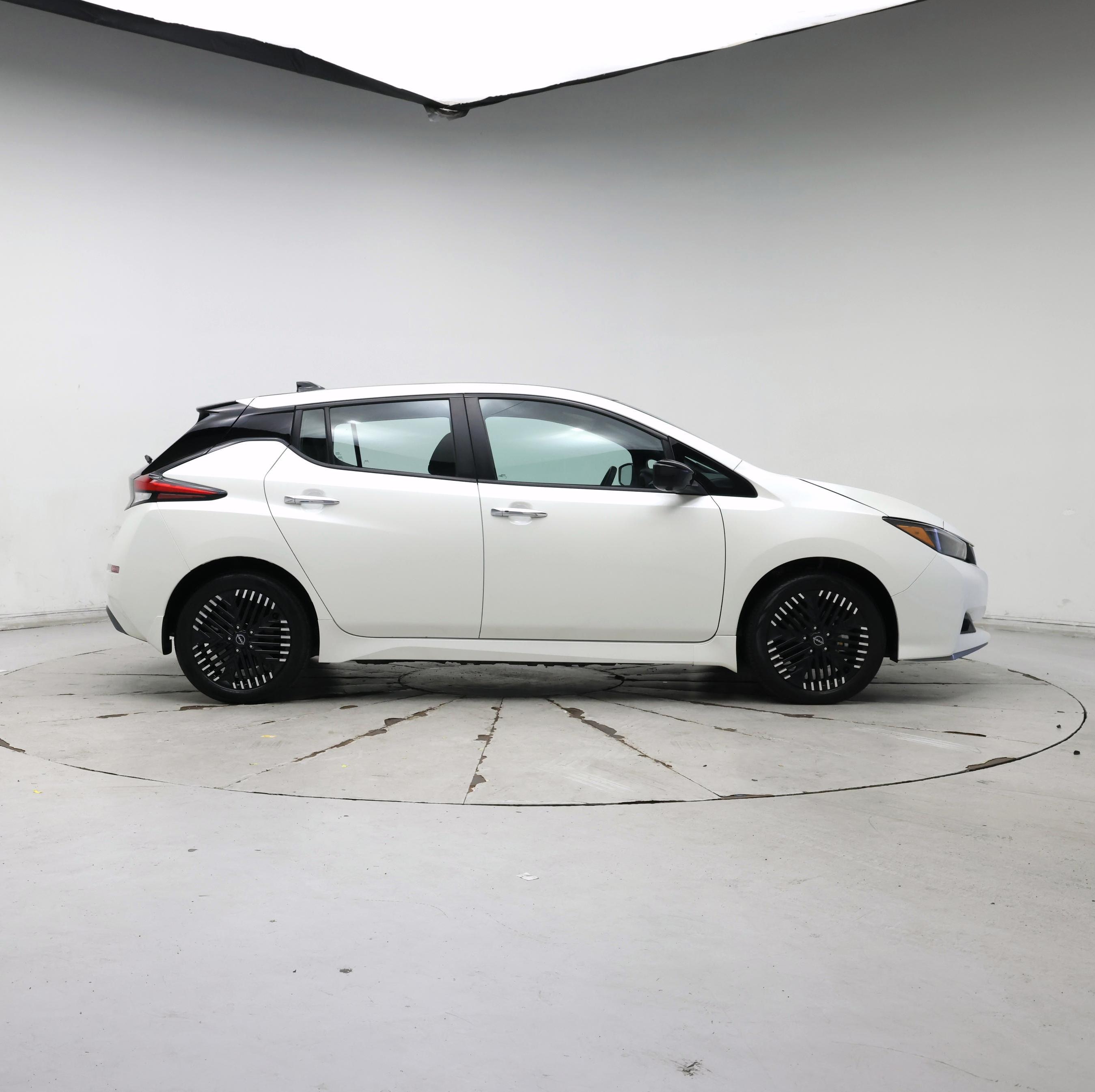 Thumbnail: 2024 Nissan Leaf - 7