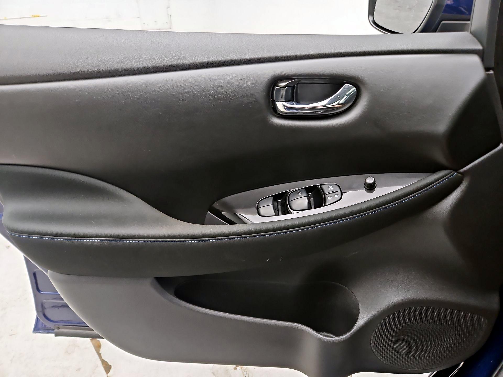 Thumbnail: 2025 Nissan Leaf - 12