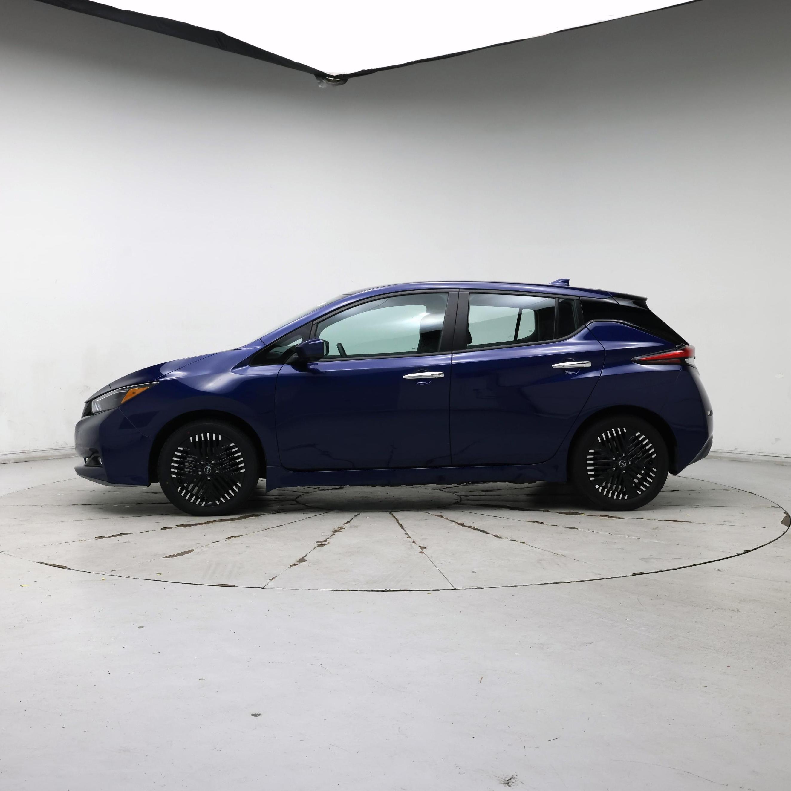 Thumbnail: 2025 Nissan Leaf - 3