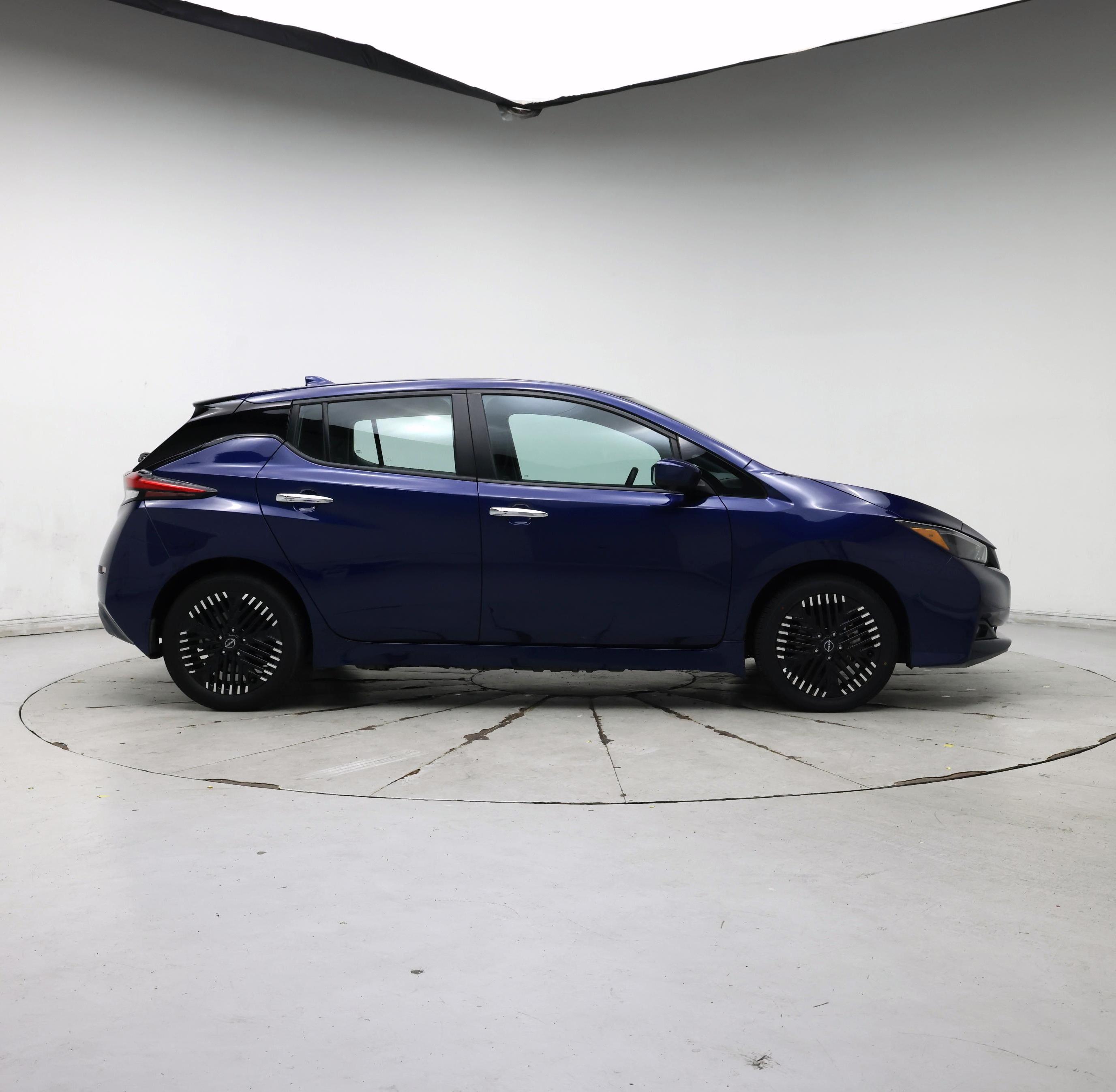 Thumbnail: 2025 Nissan Leaf - 7