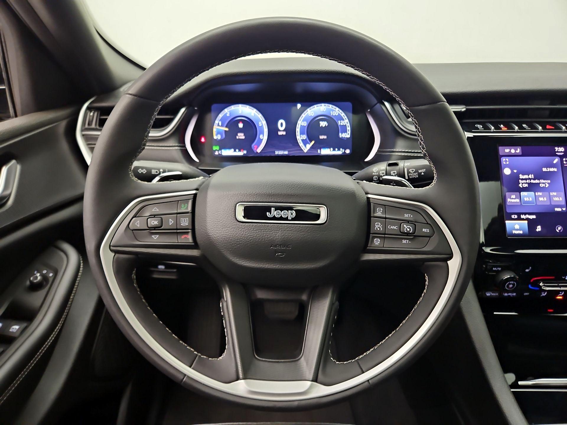 Thumbnail: 2023 Jeep Grand Cherokee - 10