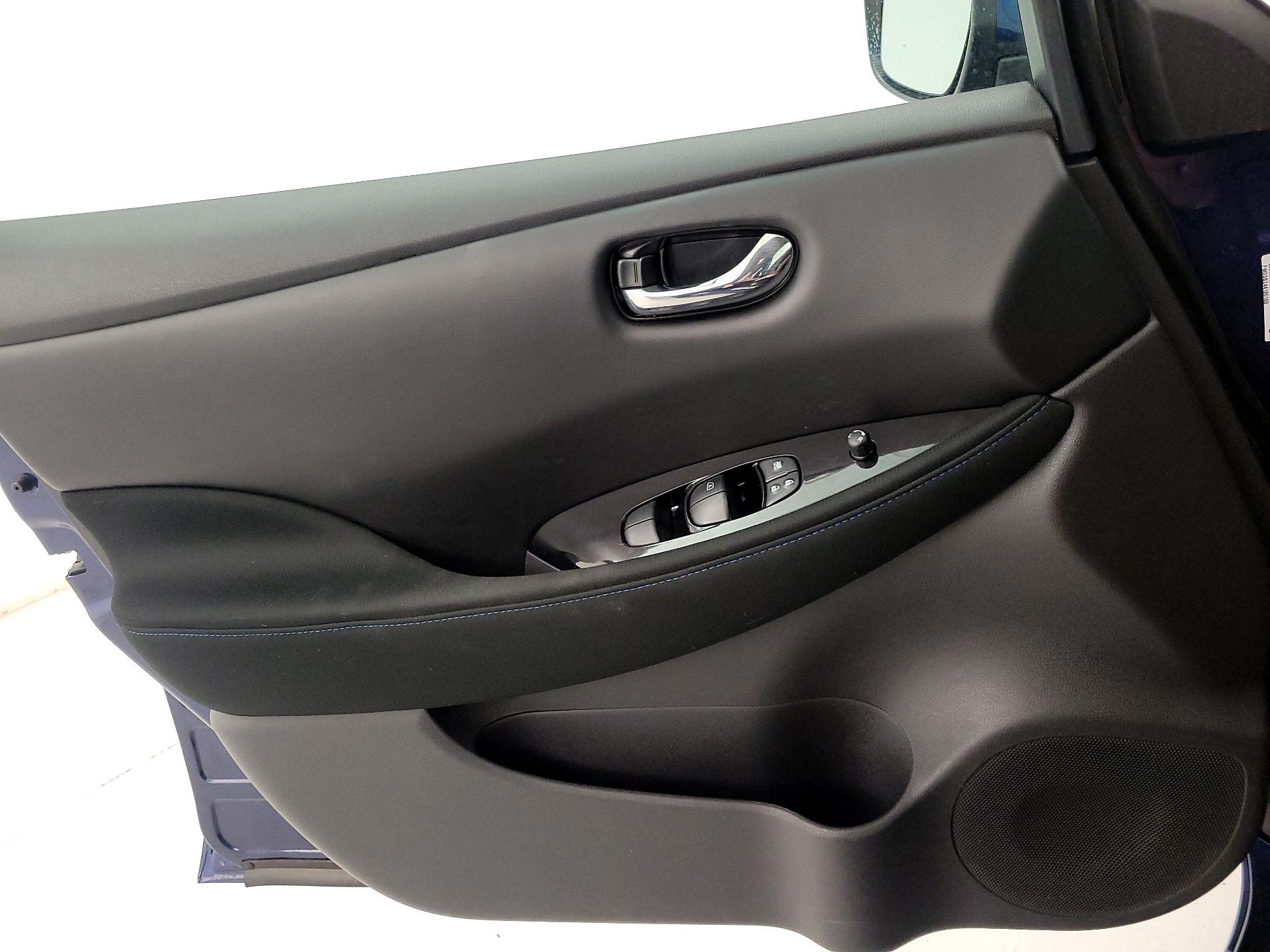 Thumbnail: 2025 Nissan Leaf - 12