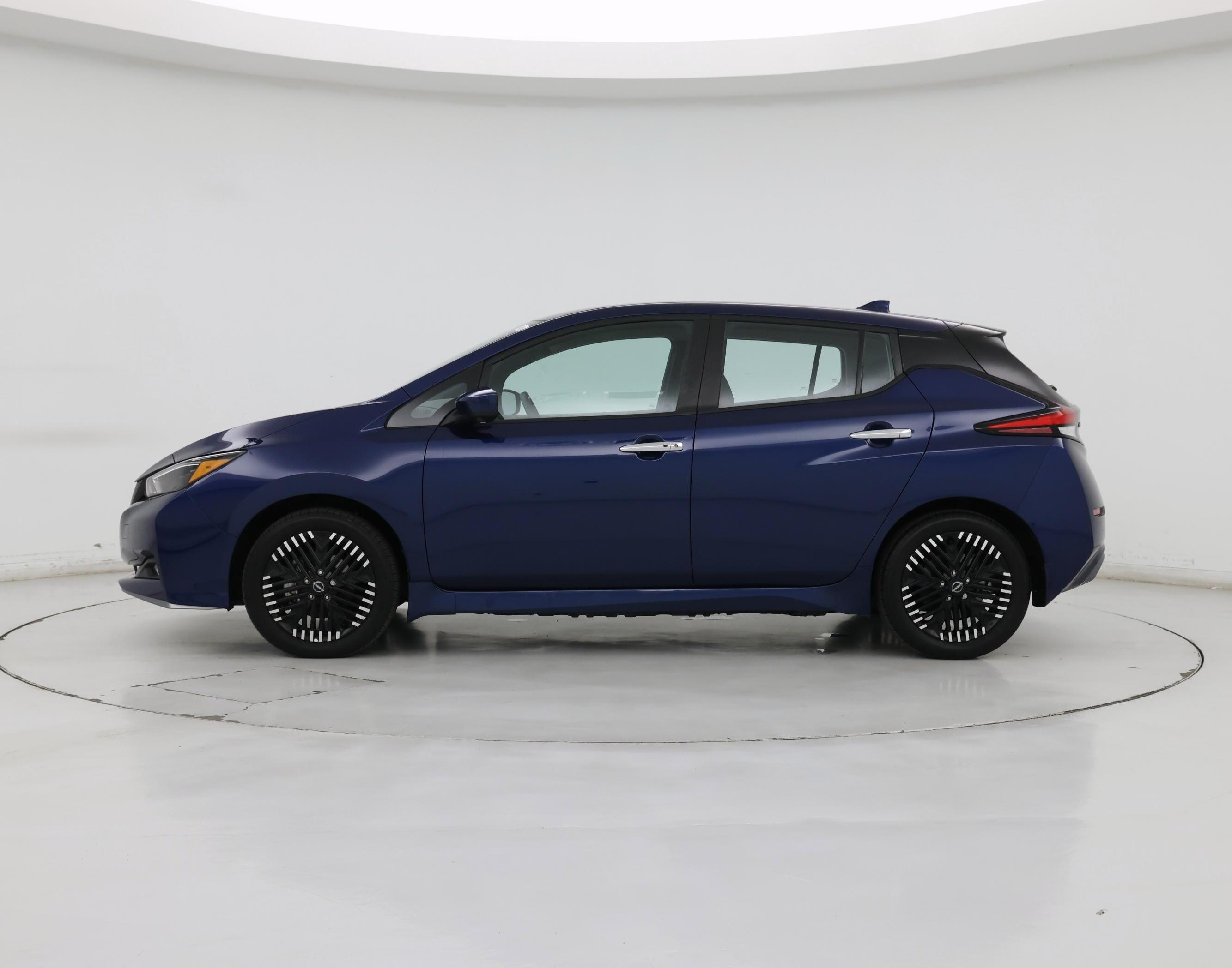 Thumbnail: 2025 Nissan Leaf - 3