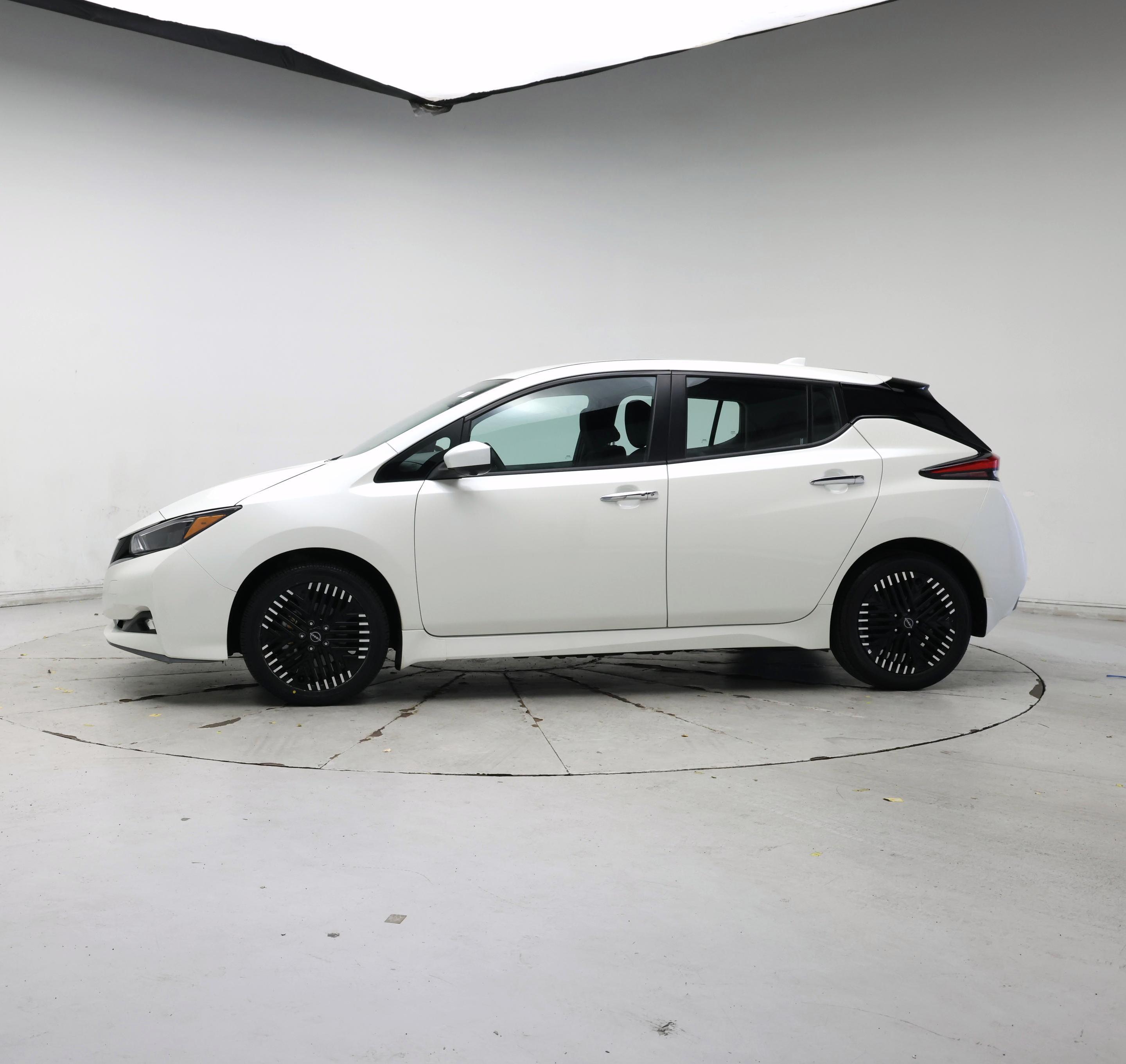 Thumbnail: 2024 Nissan Leaf - 3