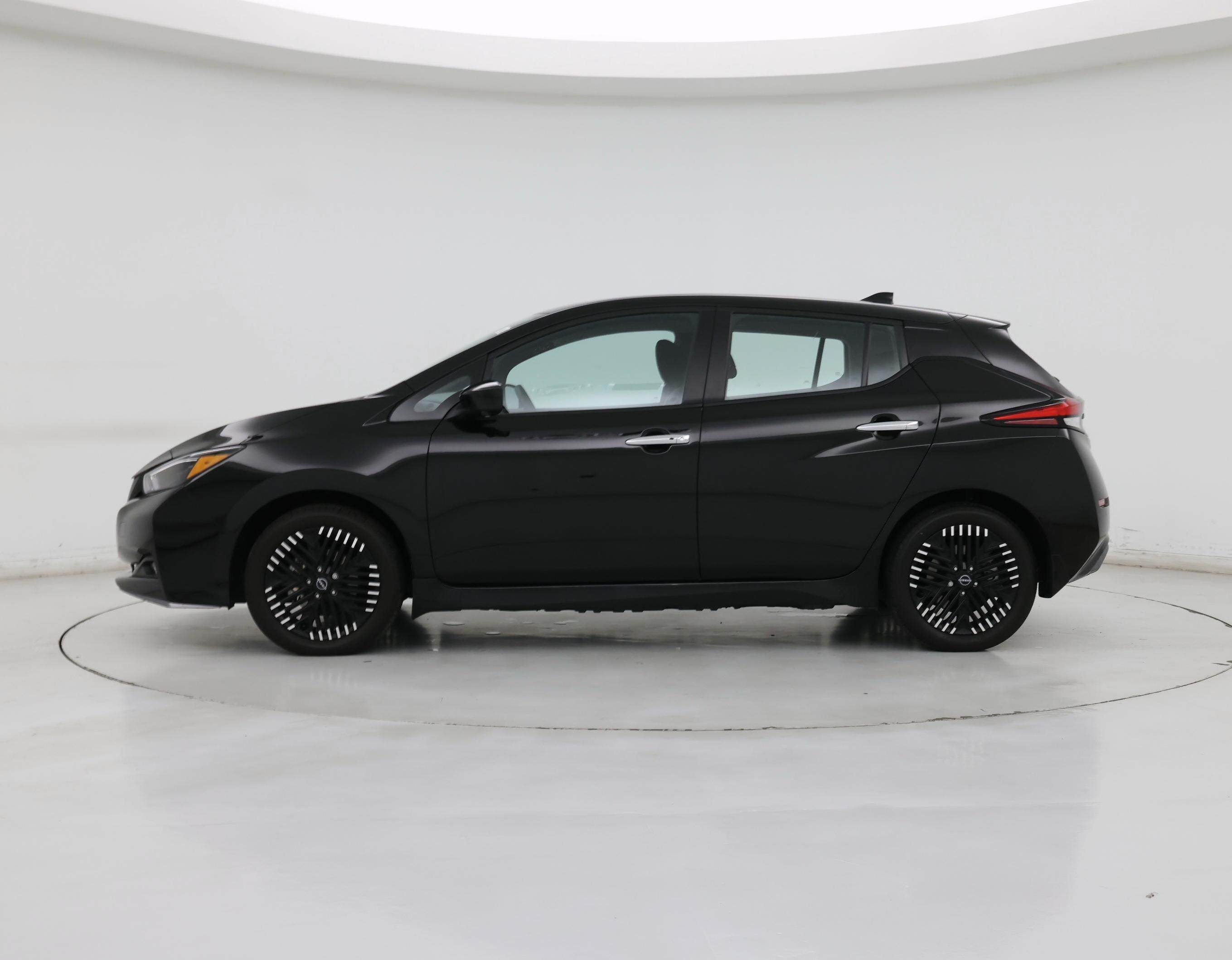 Thumbnail: 2024 Nissan Leaf - 3