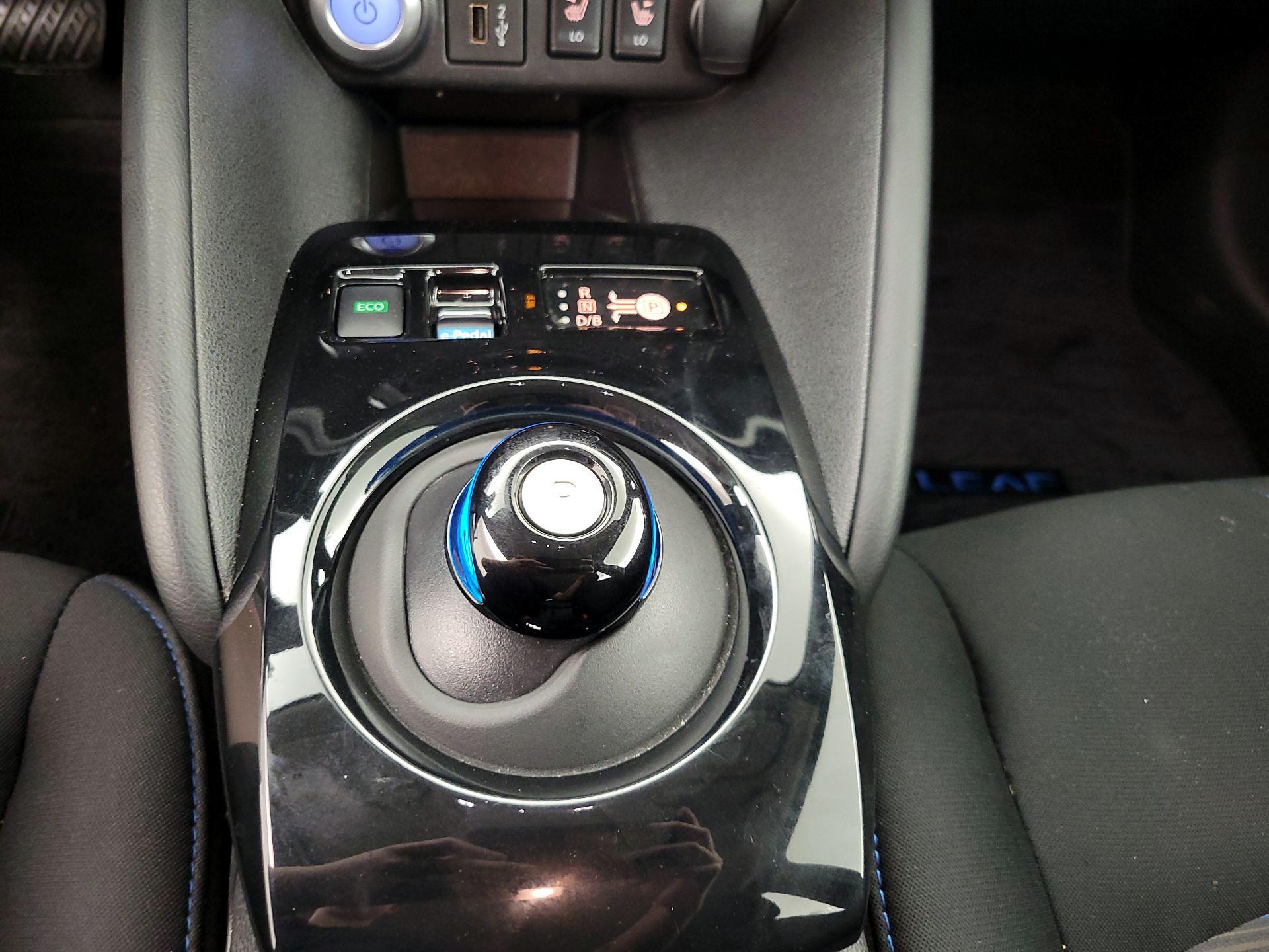 Thumbnail: 2024 Nissan Leaf - 17