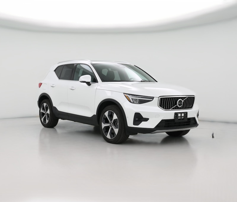2025 Volvo XC40 B5 Plus Bright Theme