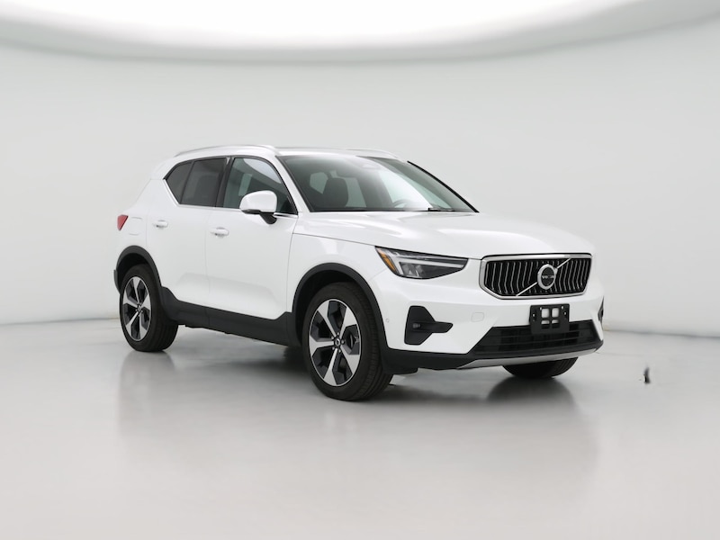 2025 Volvo XC40 B5 Plus Bright Theme