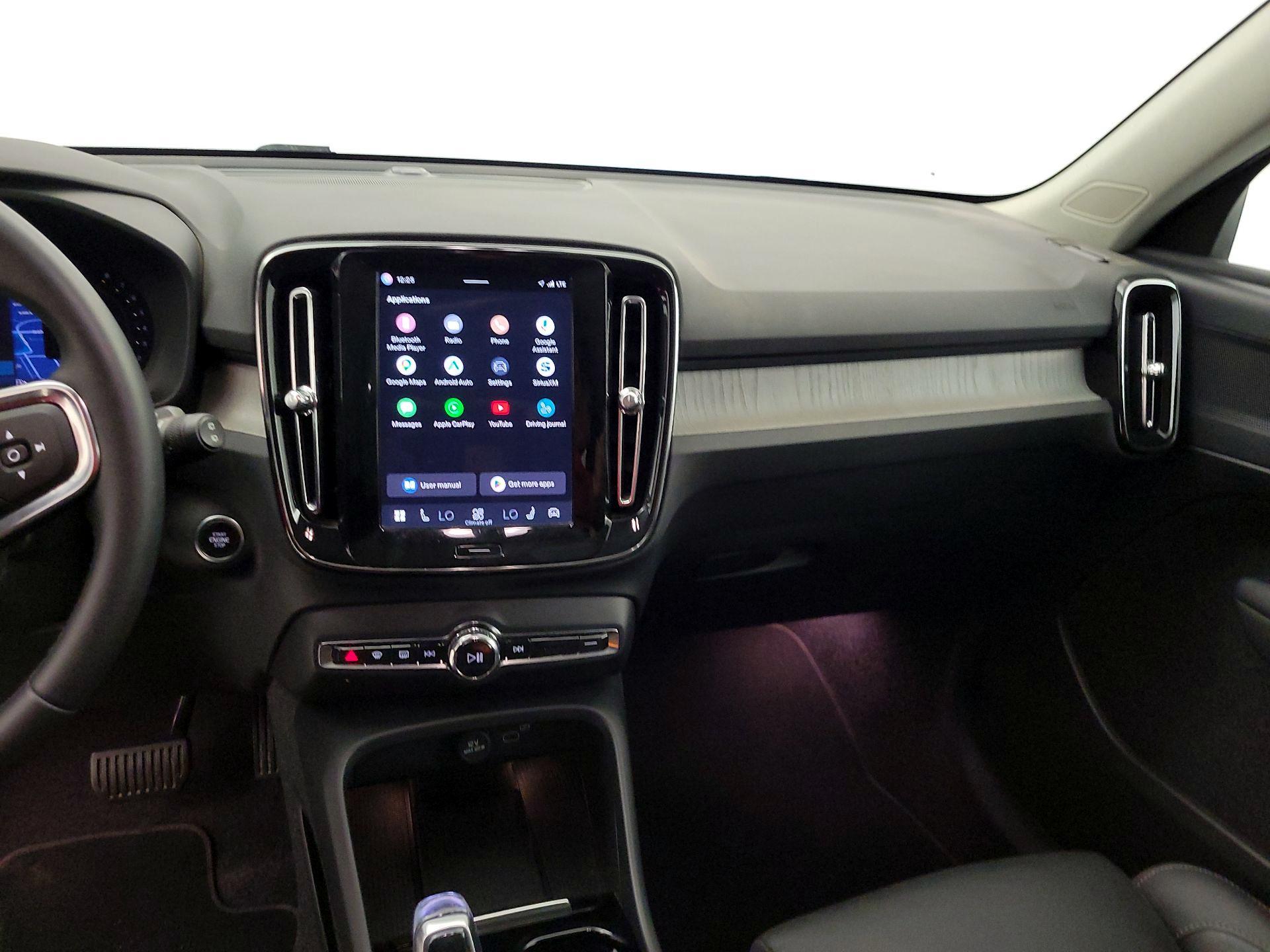 Thumbnail: 2025 Volvo XC40 - 9