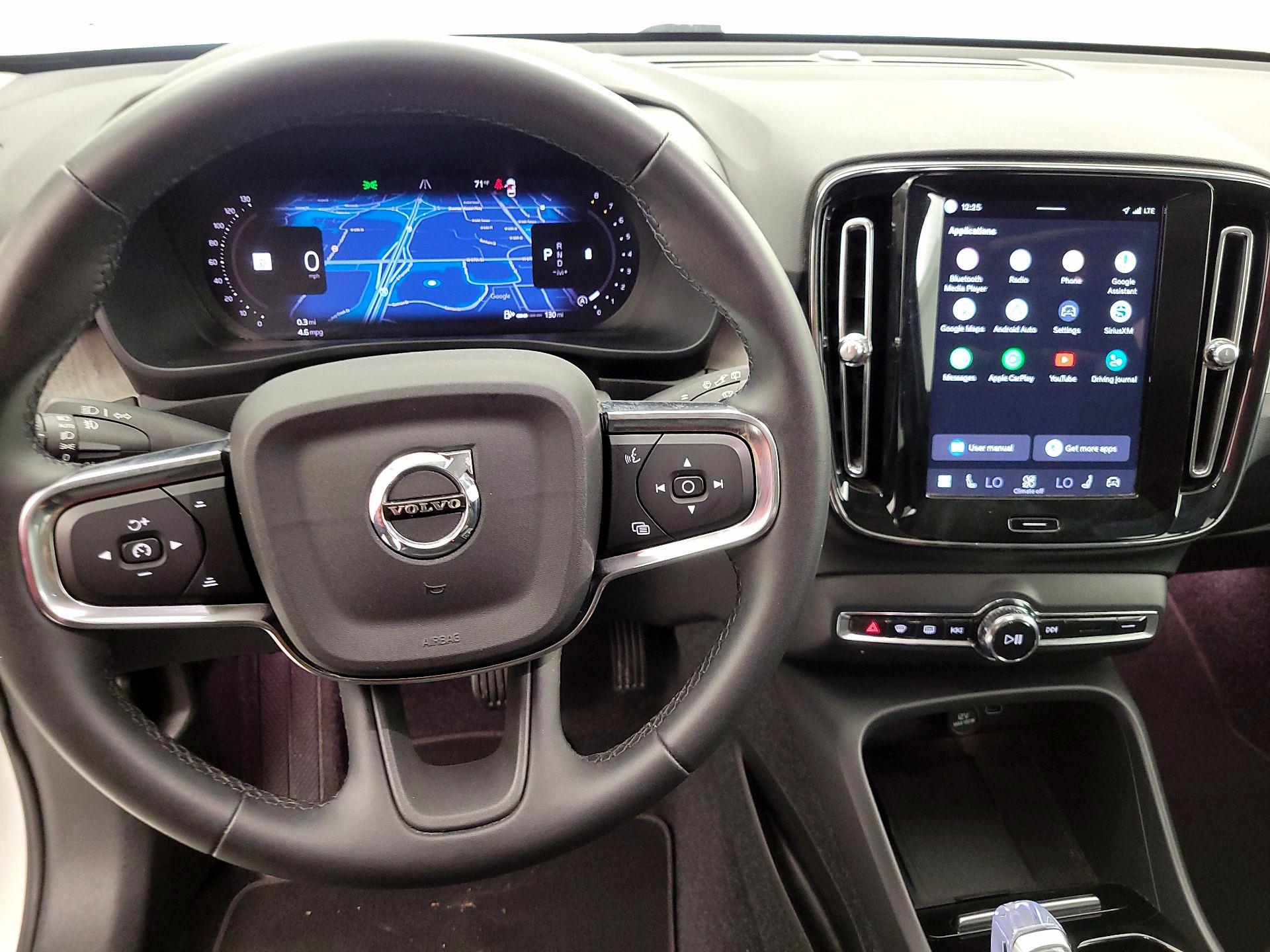 Thumbnail: 2025 Volvo XC40 - 10