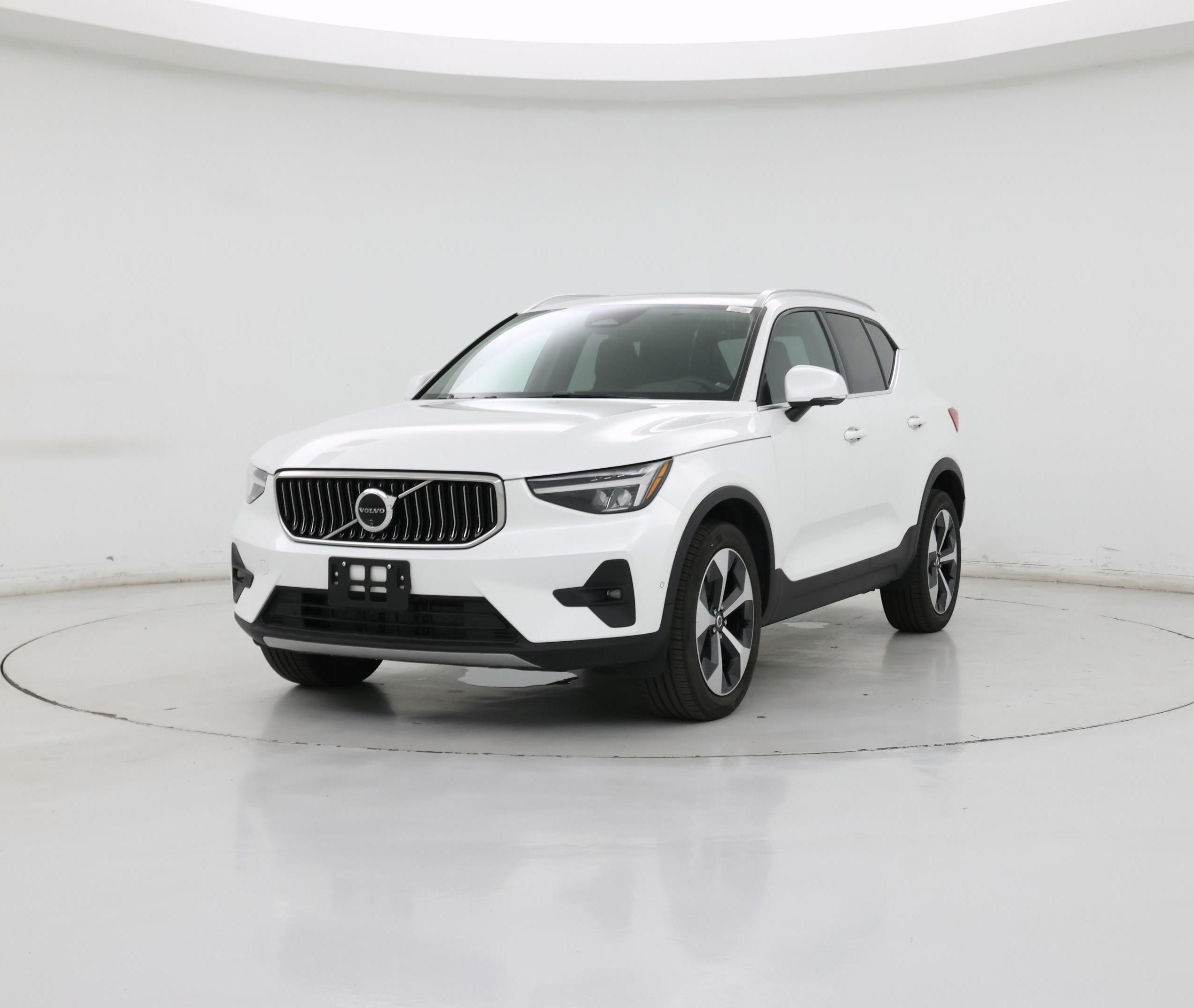 Thumbnail: 2025 Volvo XC40 - 4