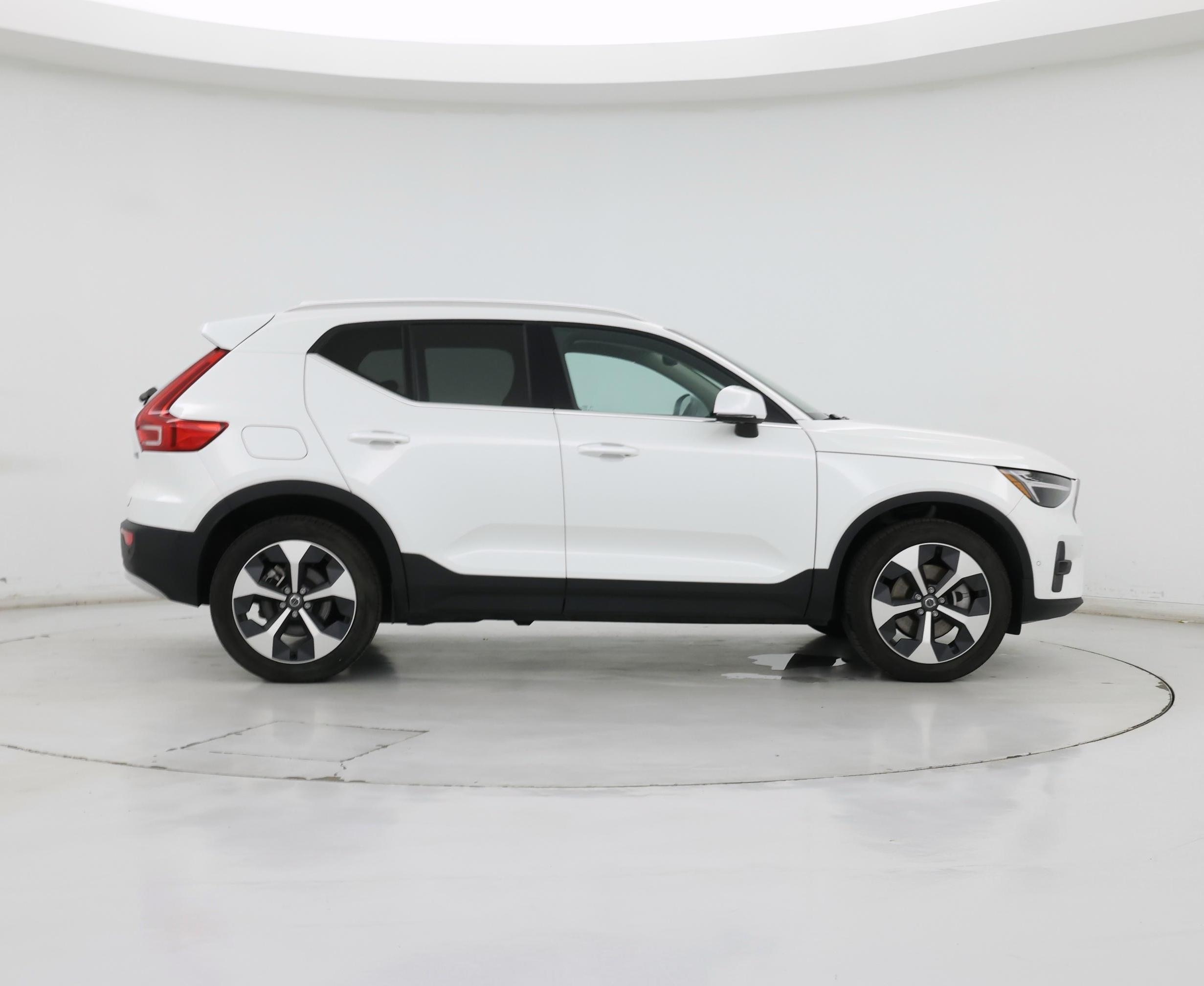 Thumbnail: 2025 Volvo XC40 - 7
