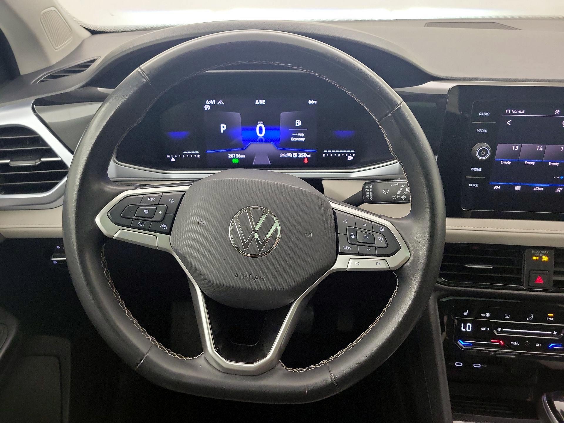 Thumbnail: 2025 Volkswagen Taos - 10