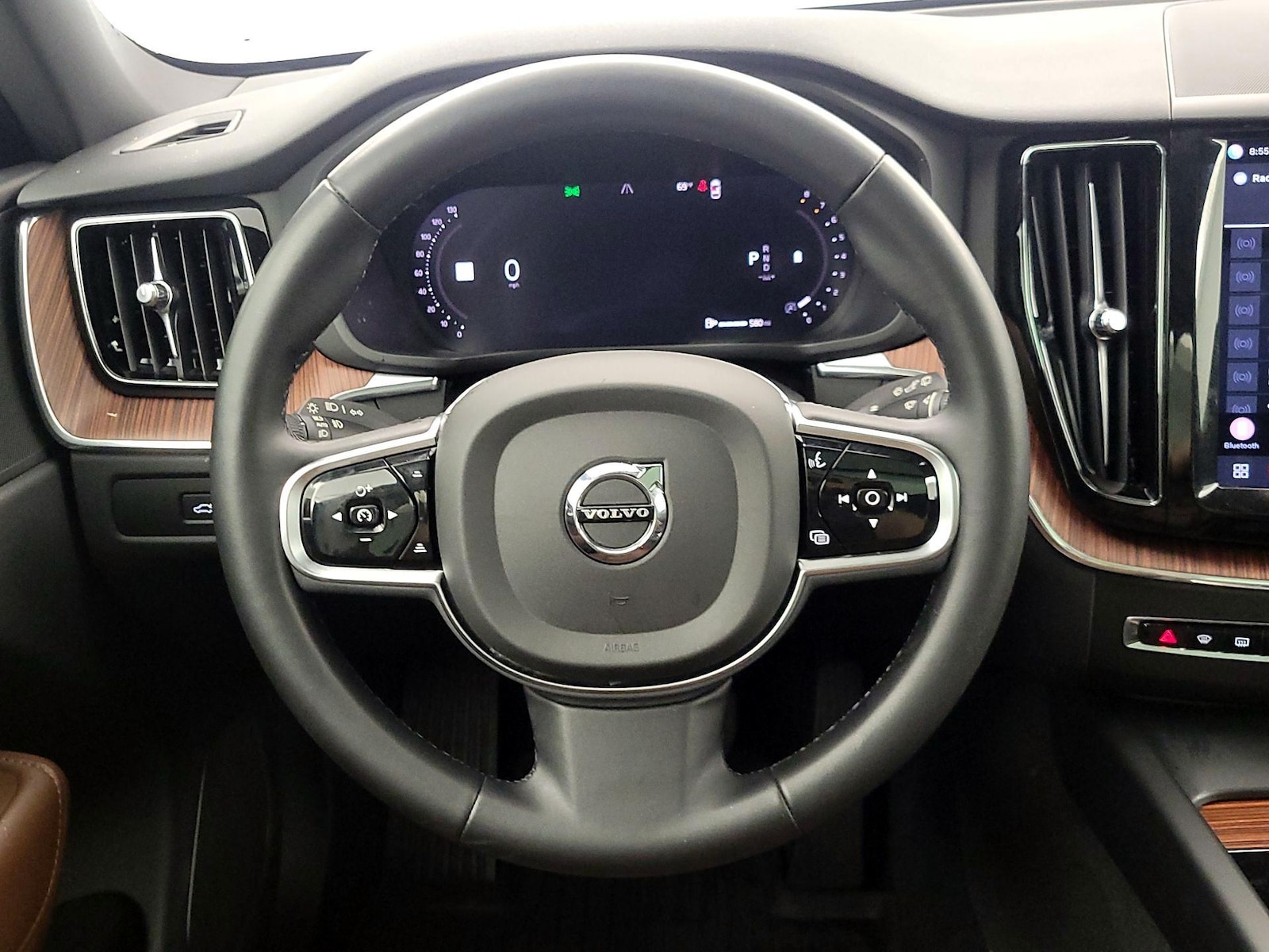 2023 Volvo XC60 Plus - Photo 11