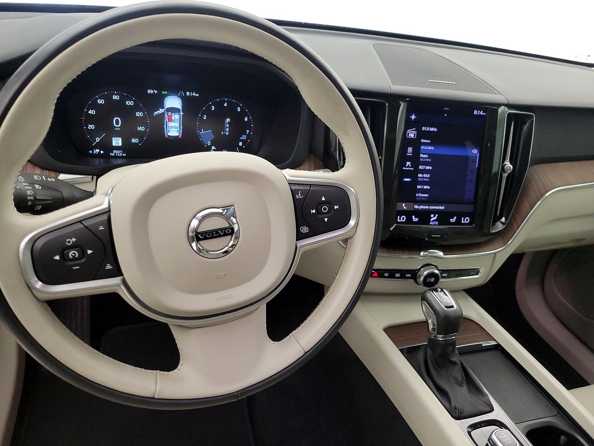 Thumbnail: 2021 Volvo XC60 - 10