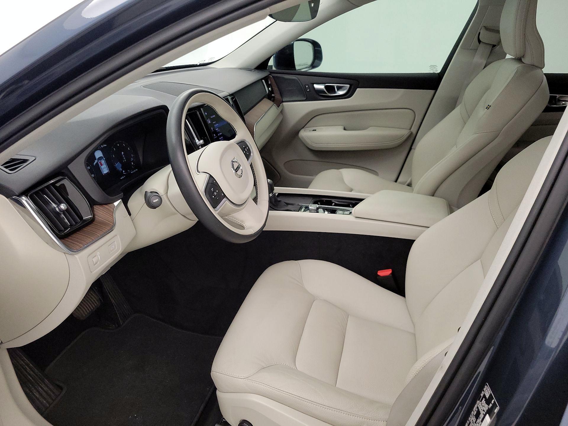 Thumbnail: 2021 Volvo XC60 - 11