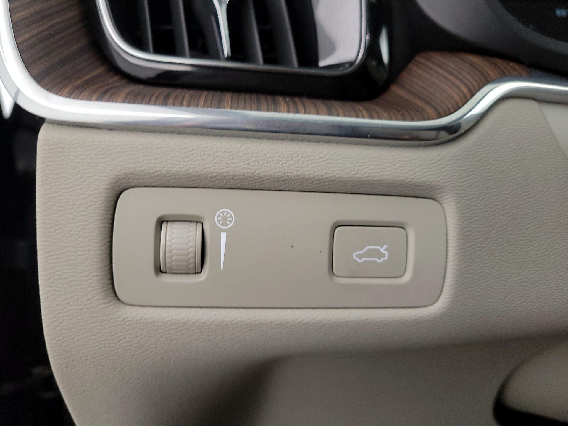 Thumbnail: 2021 Volvo XC60 - 13
