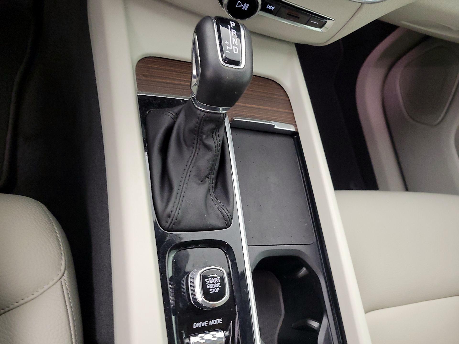 Thumbnail: 2021 Volvo XC60 - 17