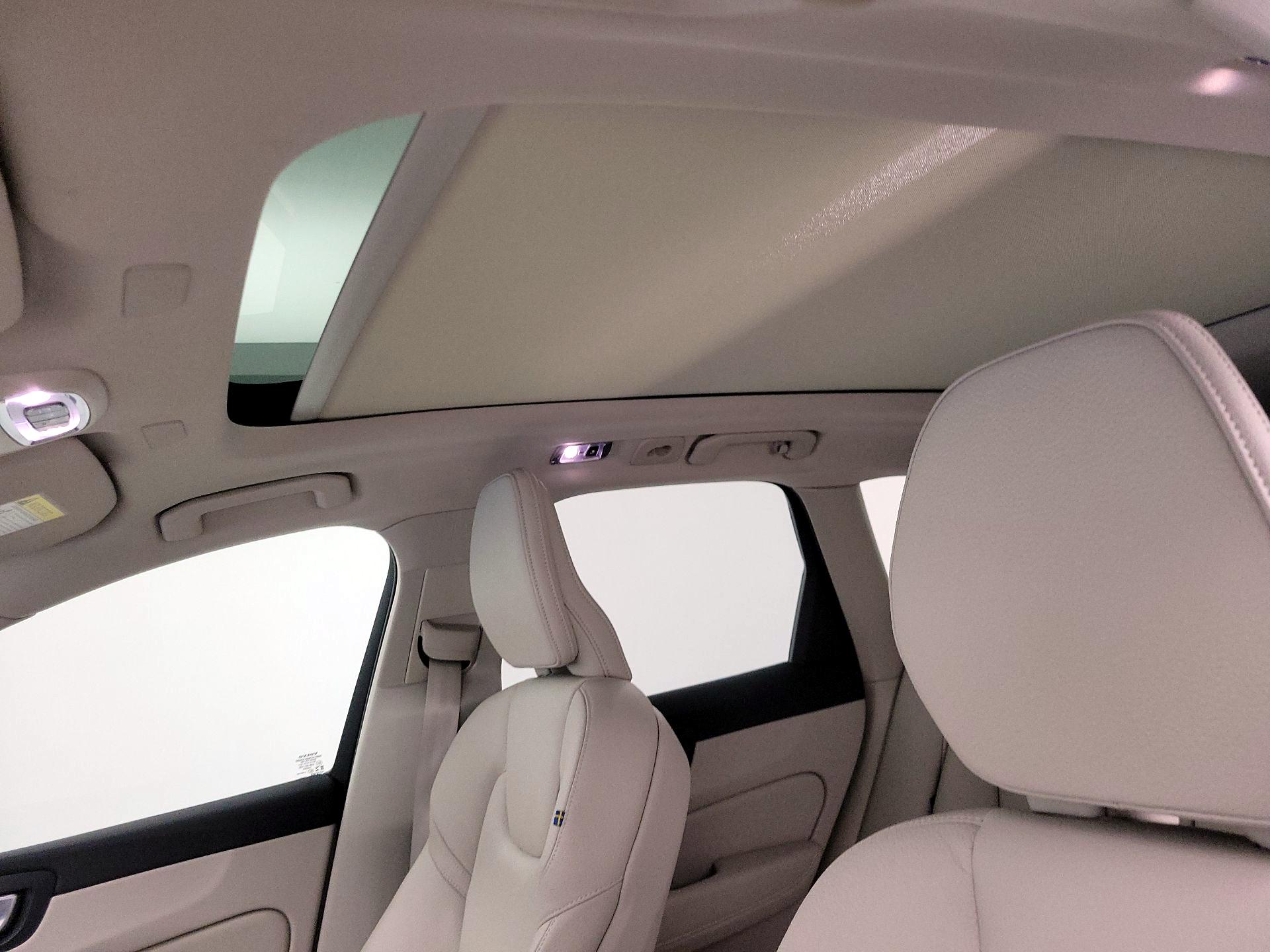 Thumbnail: 2021 Volvo XC60 - 19