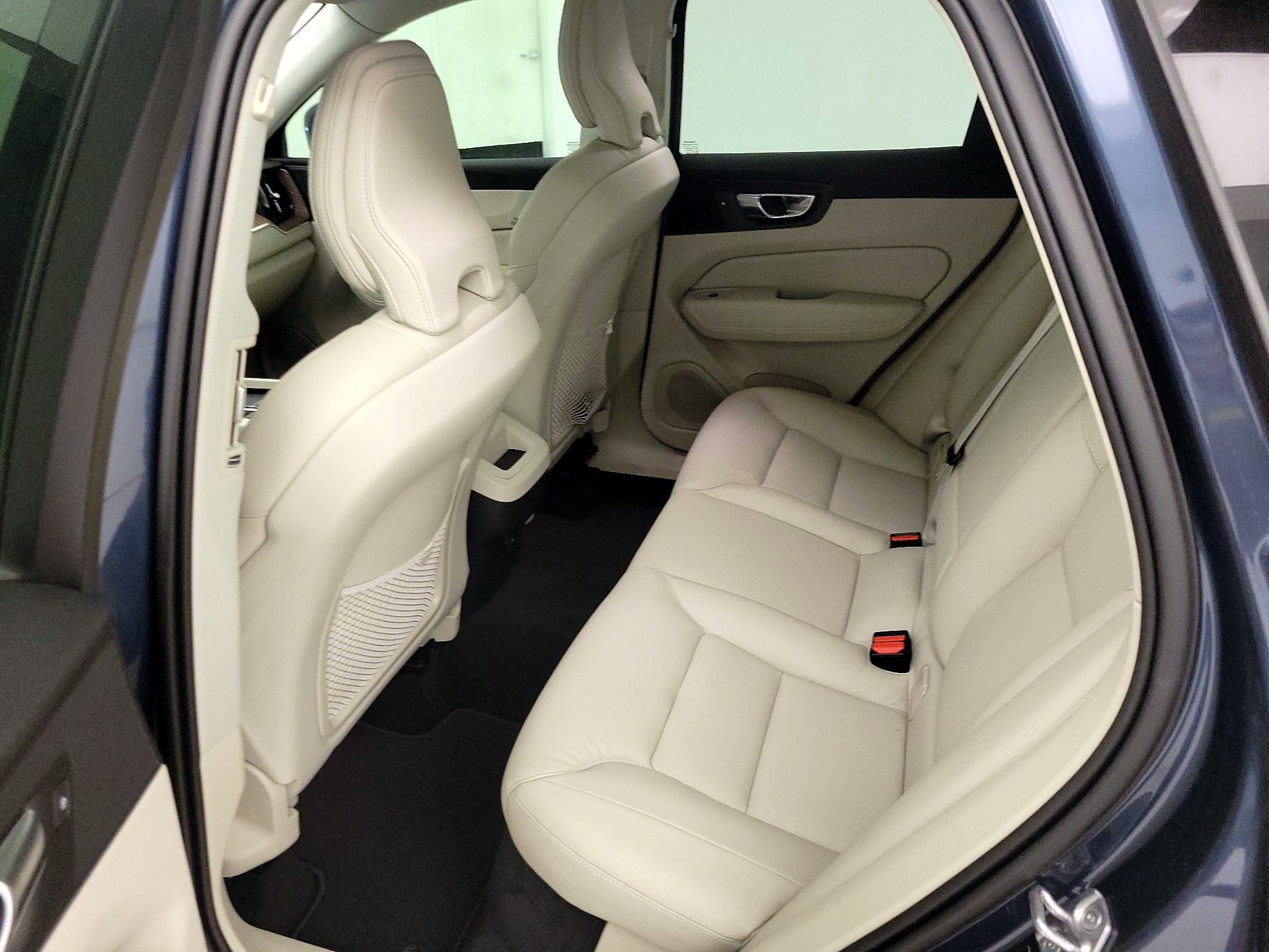 Thumbnail: 2021 Volvo XC60 - 20